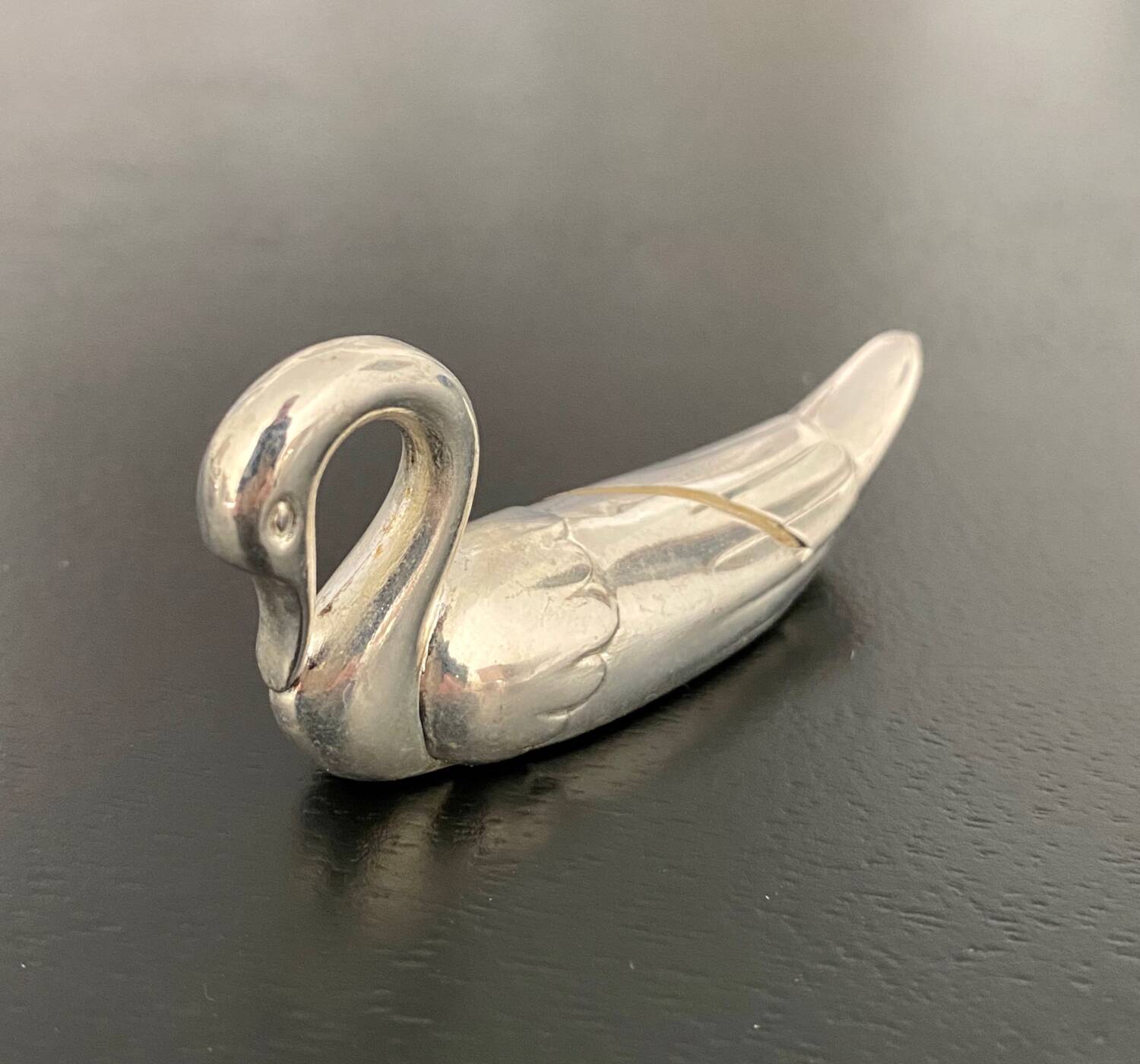 6 various animal shaped knife holders in silver metal