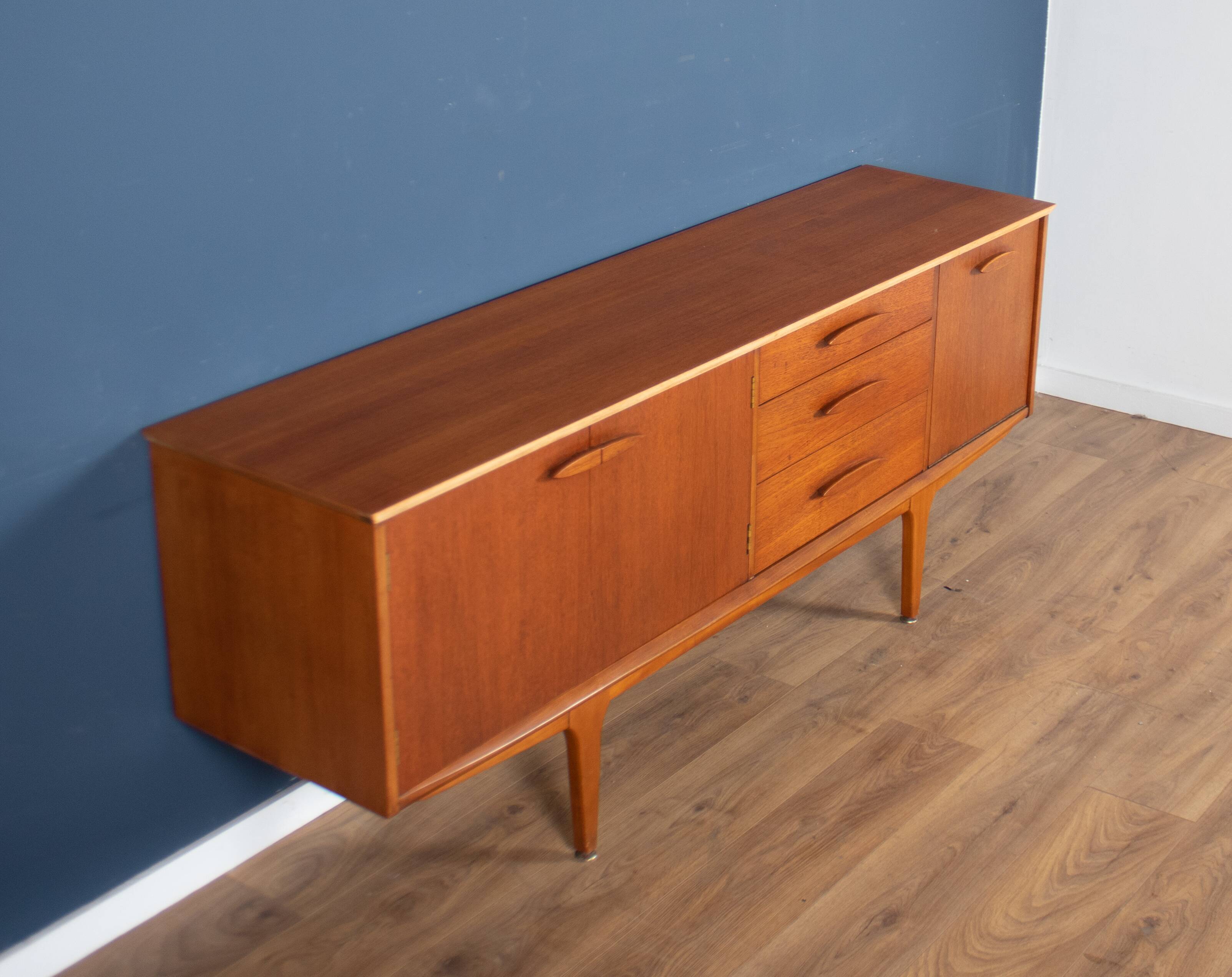 Enfilade en teck par Jentique années 1960