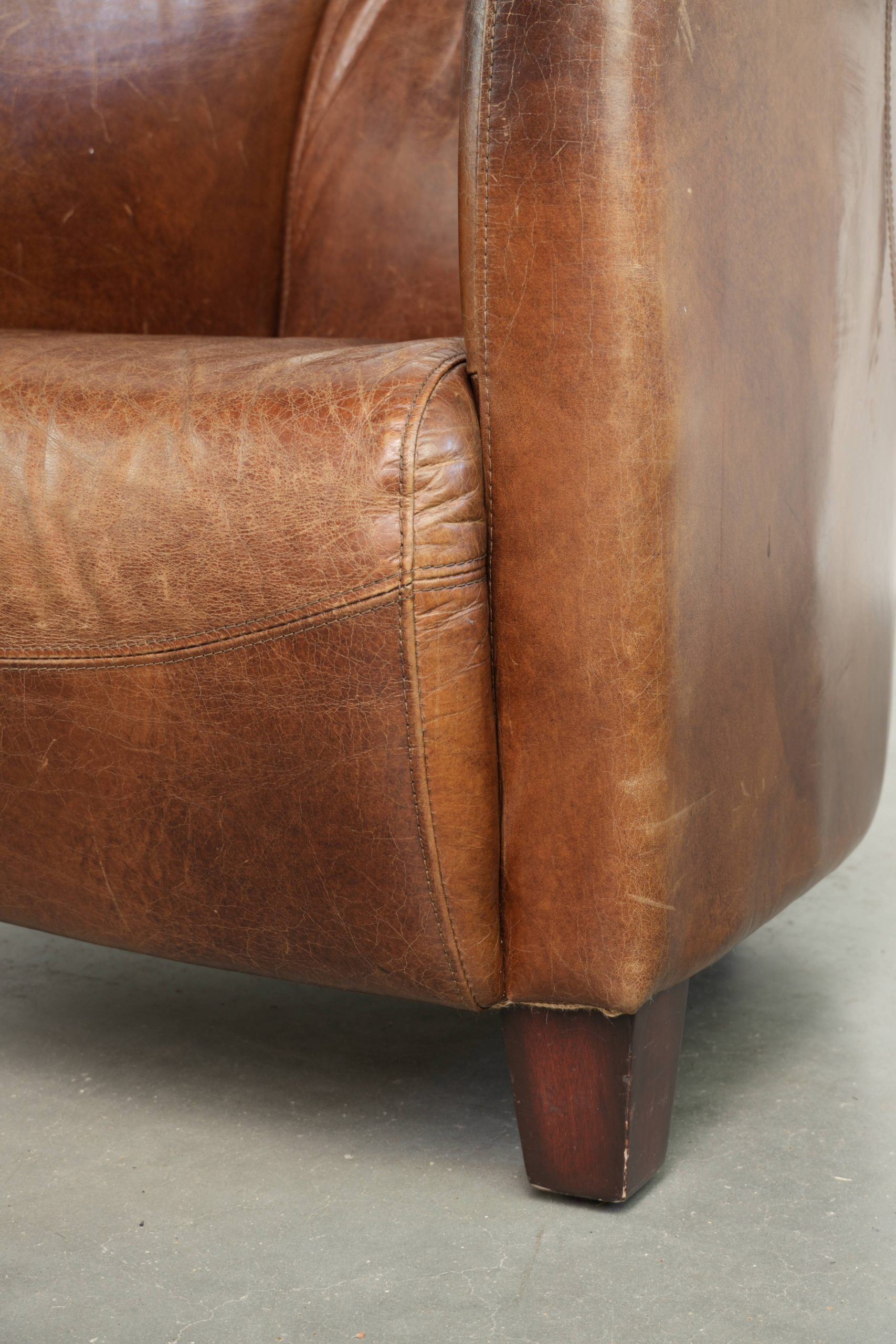 Fauteuil aviateur en cuir de vachette de couleur cognac
