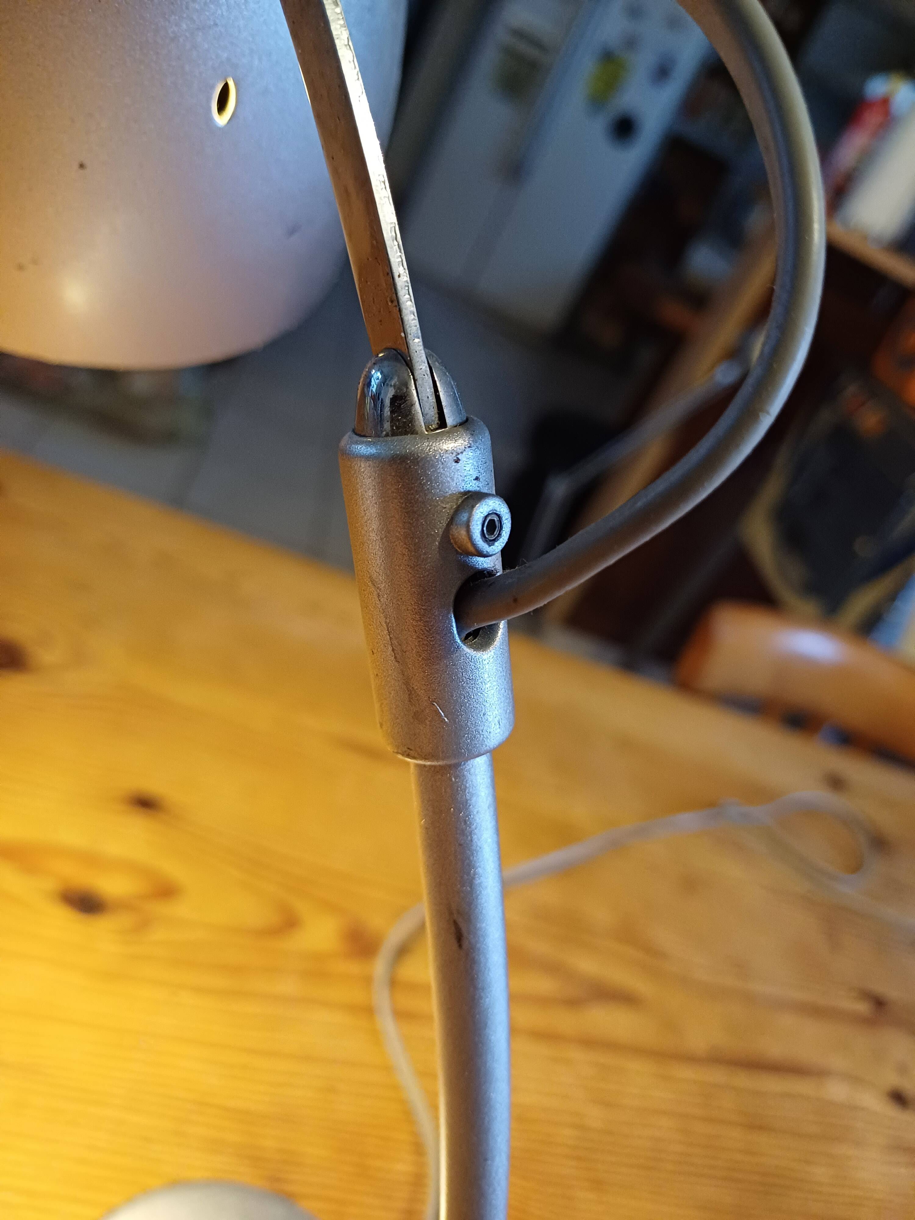 Metal desk lamp