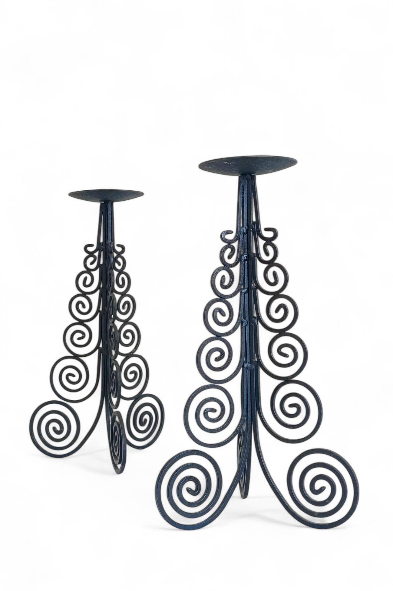 Paire de candélabres en fer forgé à la main, Espagne, vers les années 1970.