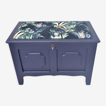 Chest in denim blue with seat top