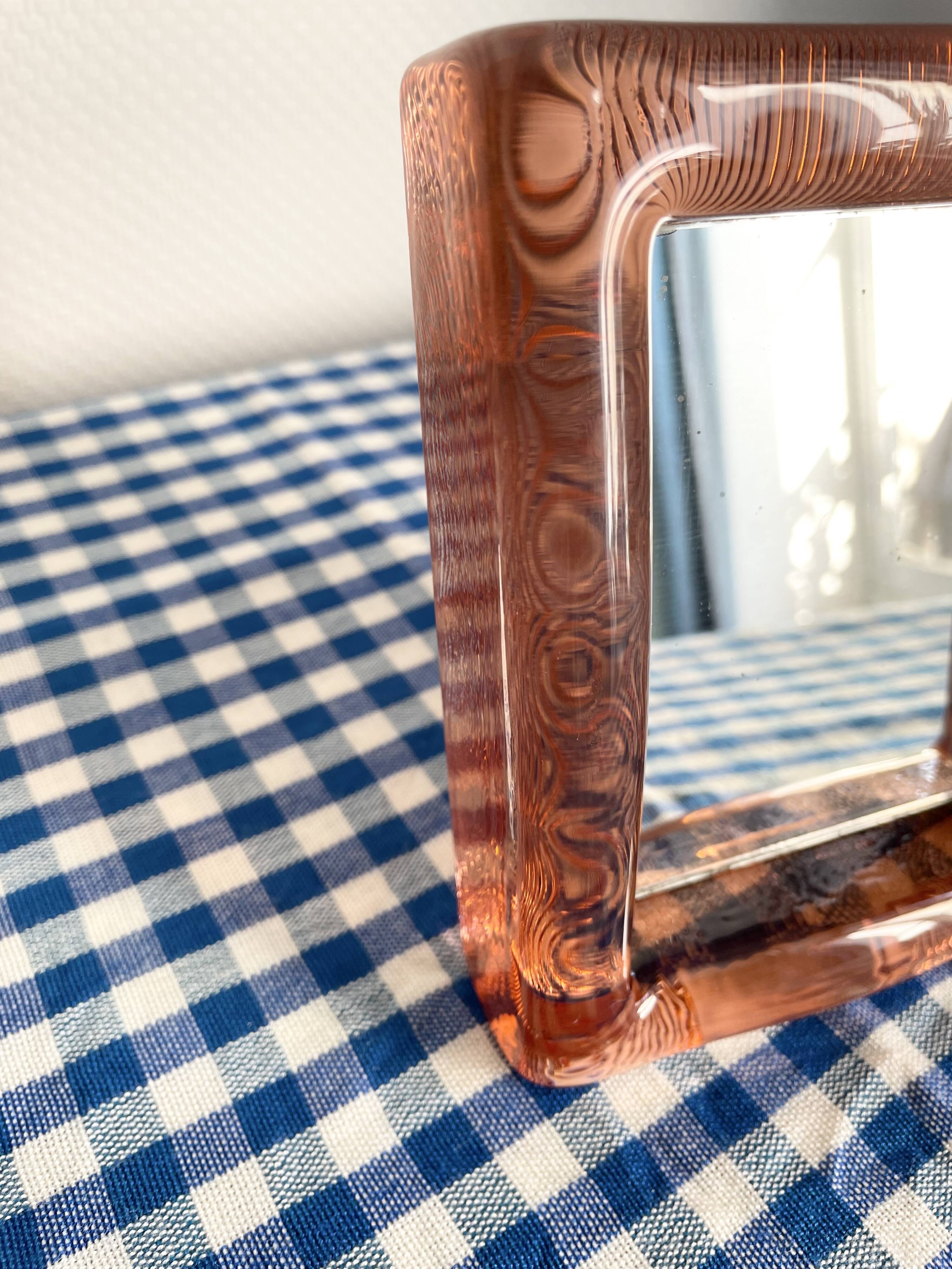 Miroir en verre rose d’Italie