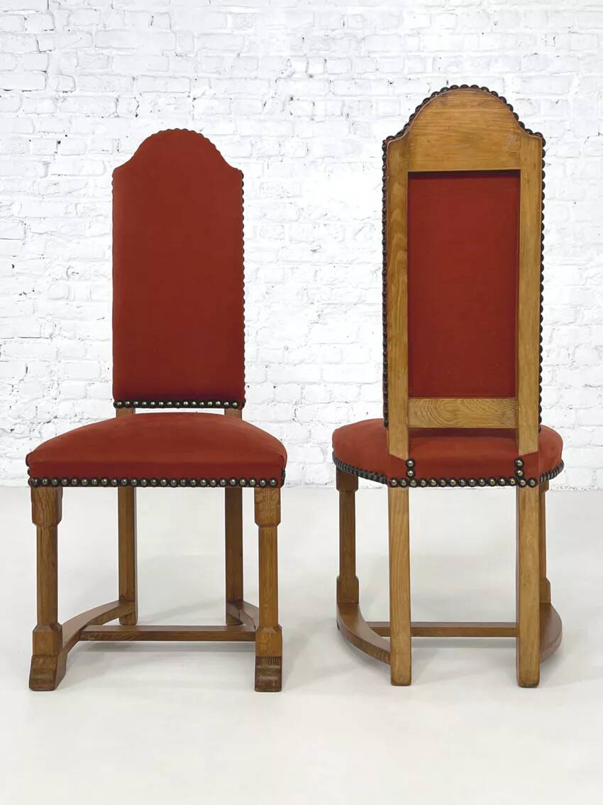 Set of 8 chairs in Louis XIII style made of oak and fabric.