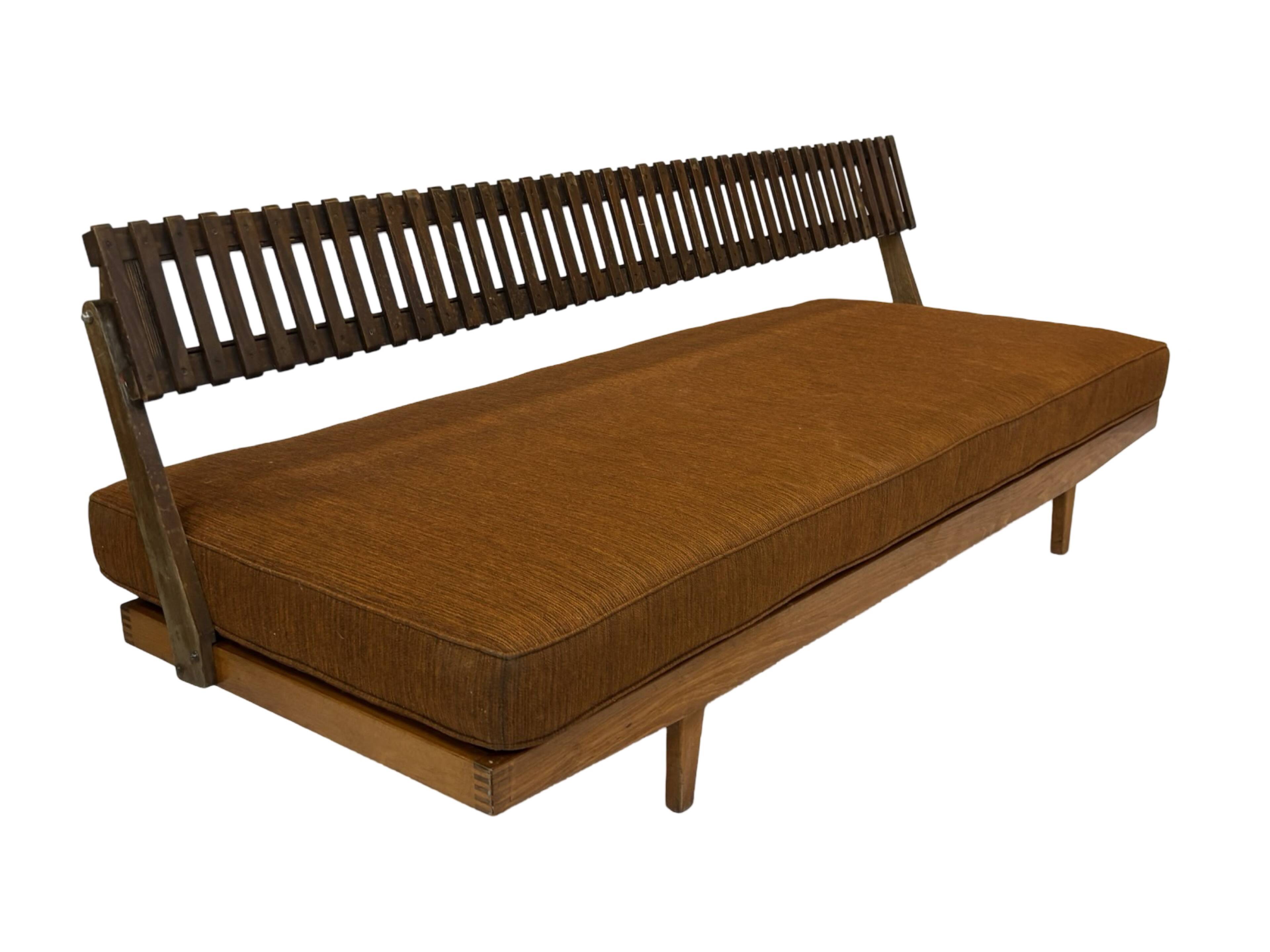 Mid-century daybed with removable backrest in oak 50's design