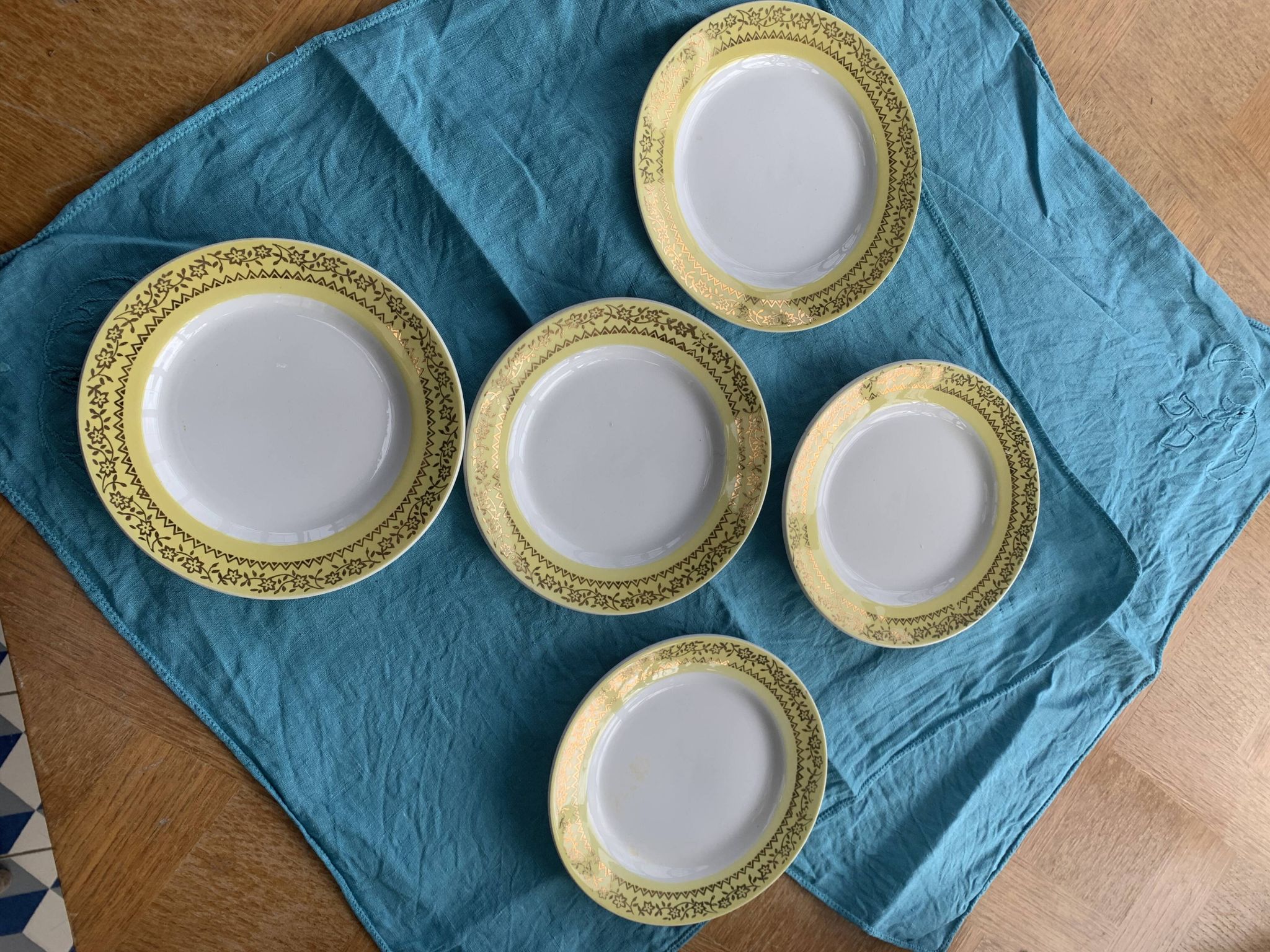 6 small plates with yellow borders and floral pattern gold antiques