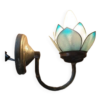 Applique lampe fleur lotus pétale nacre bleu base doré patiné dp 1123218