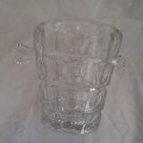 Ice bucket or old vasse in molded glass.