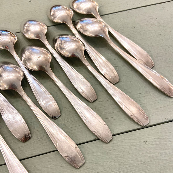 Series of 14 Art Deco dessert spoons, silver metal