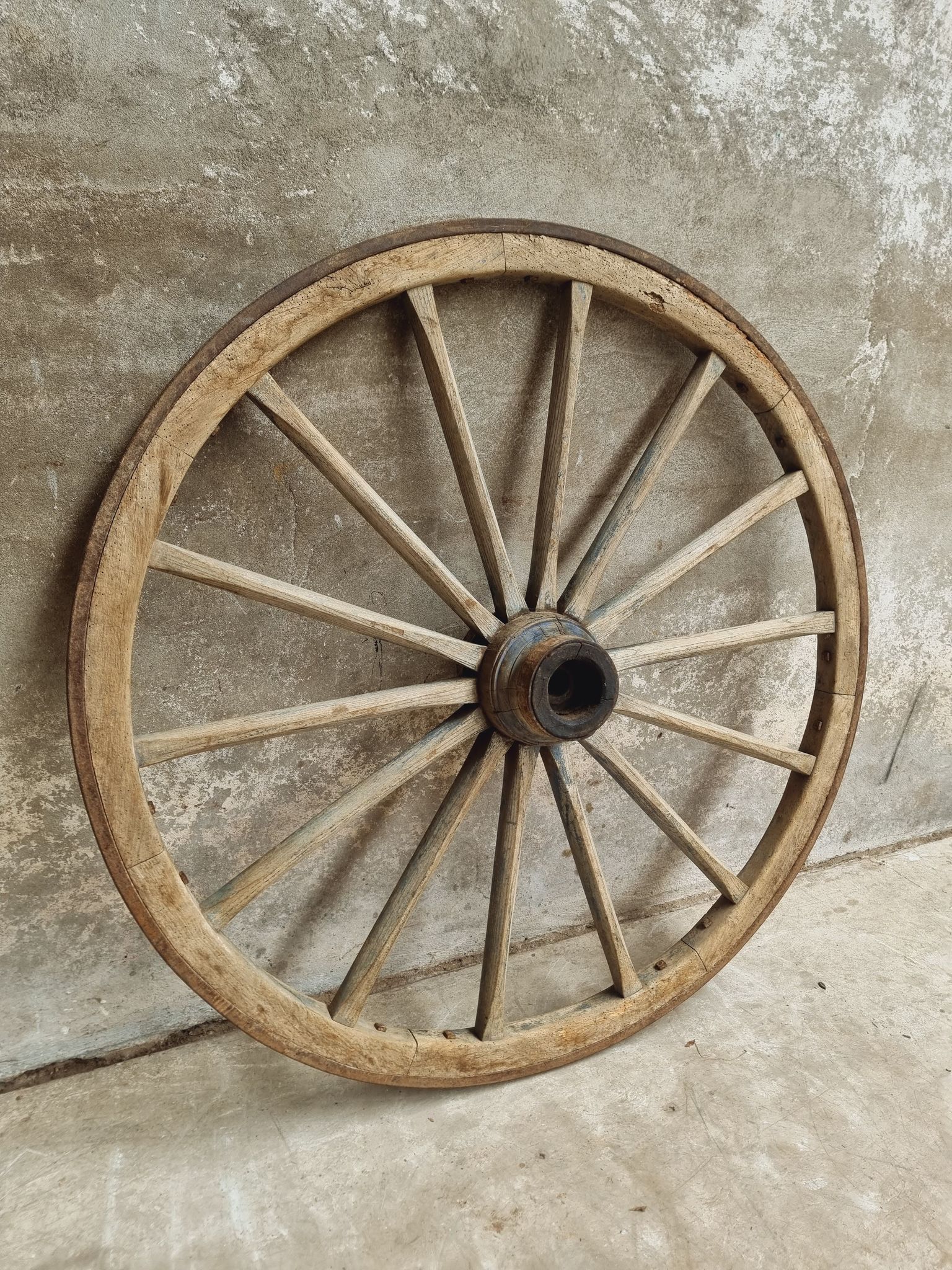 Antique cart wheel wagon wheel XXL oak wood 126 cm