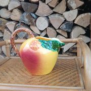 Jug in slipware apple