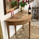 Round folding table in walnut