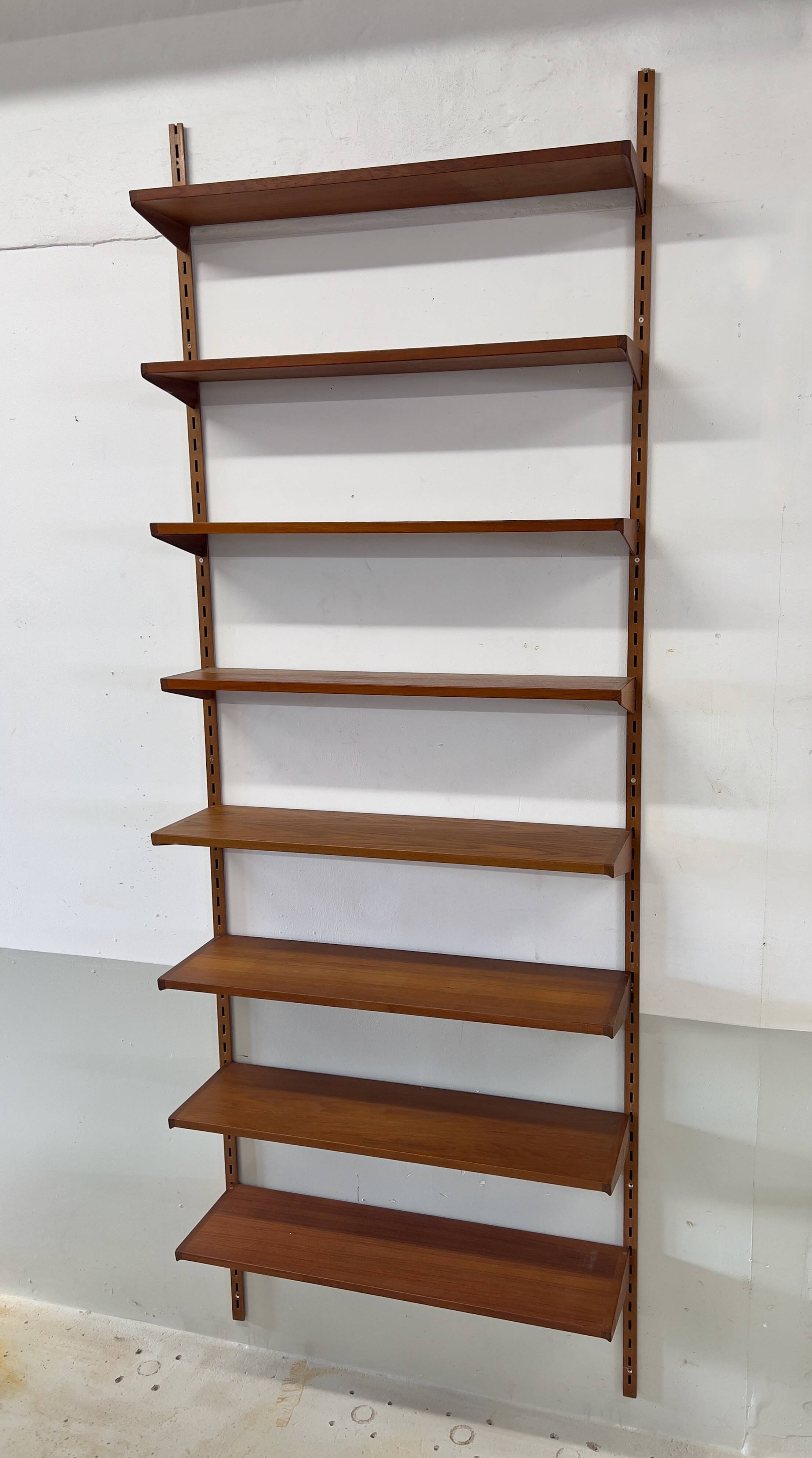 Kai Kristiansen Teak Shelving System, Felballes Møbler. Set of 8.