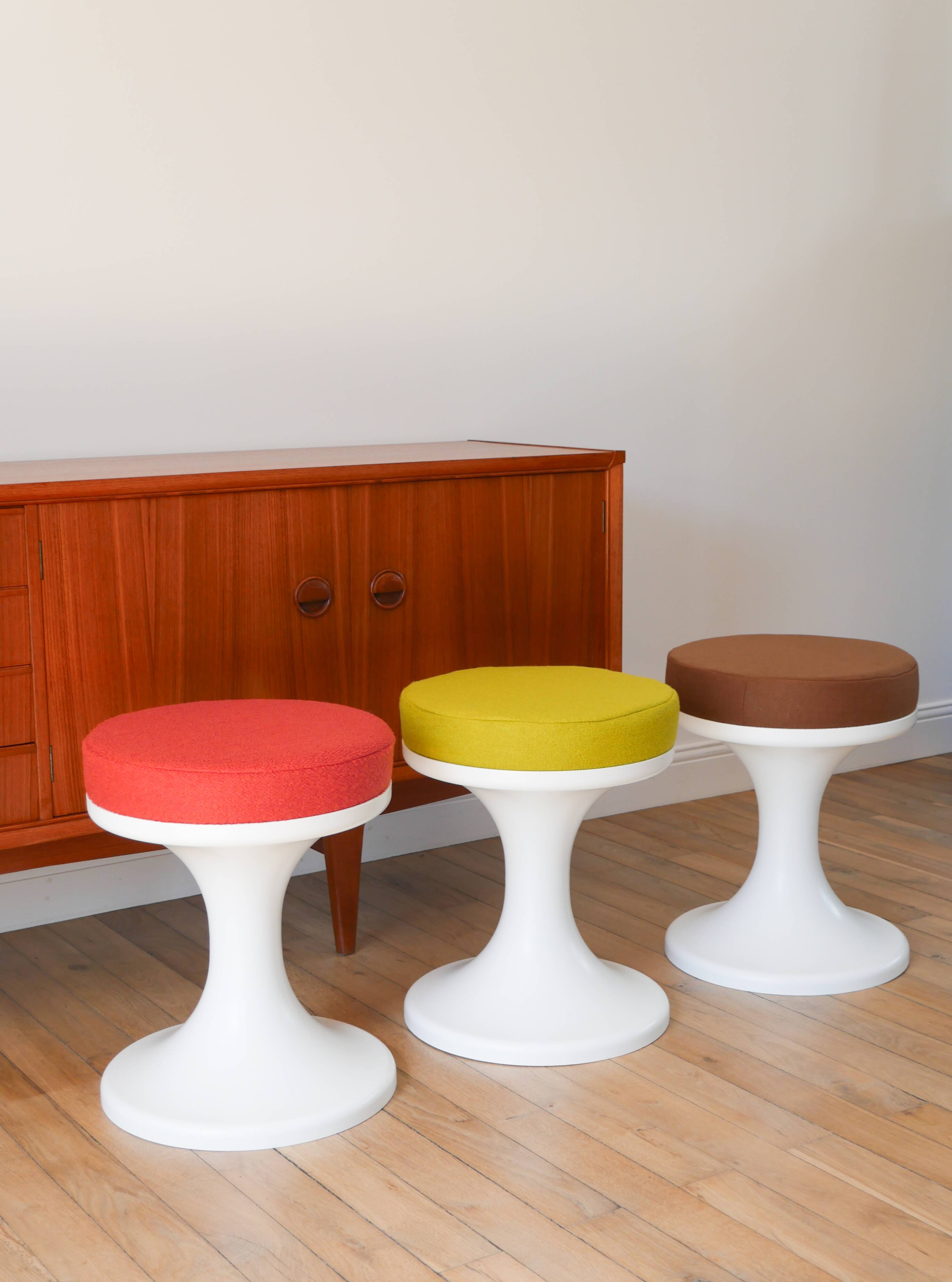 Tulip stool in Plastic and Wool, Mocha Mousse, Space Age Design, 1970