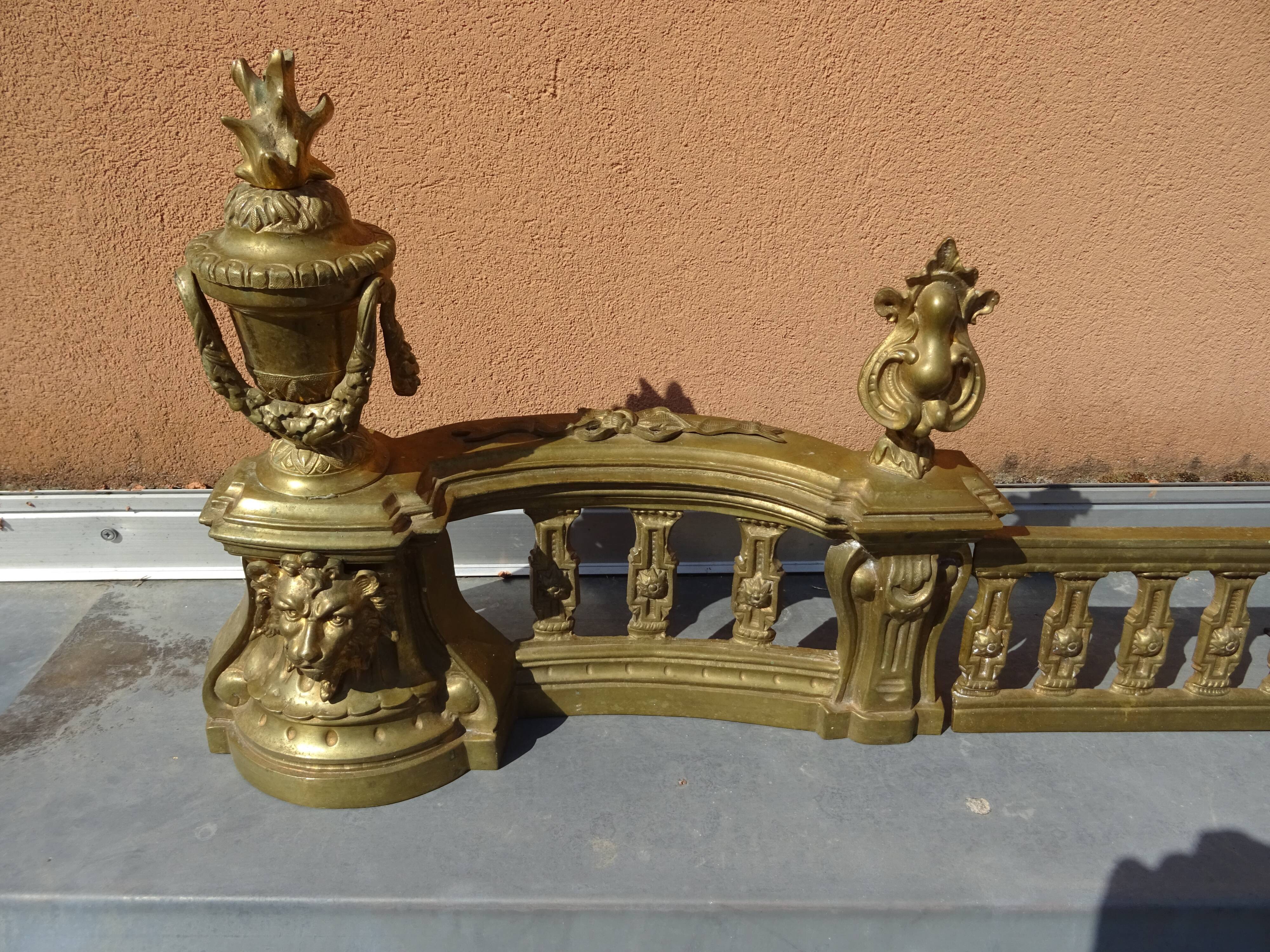 Ensemble de 3 pièces chenets et barre de cheminée en bronze xixème