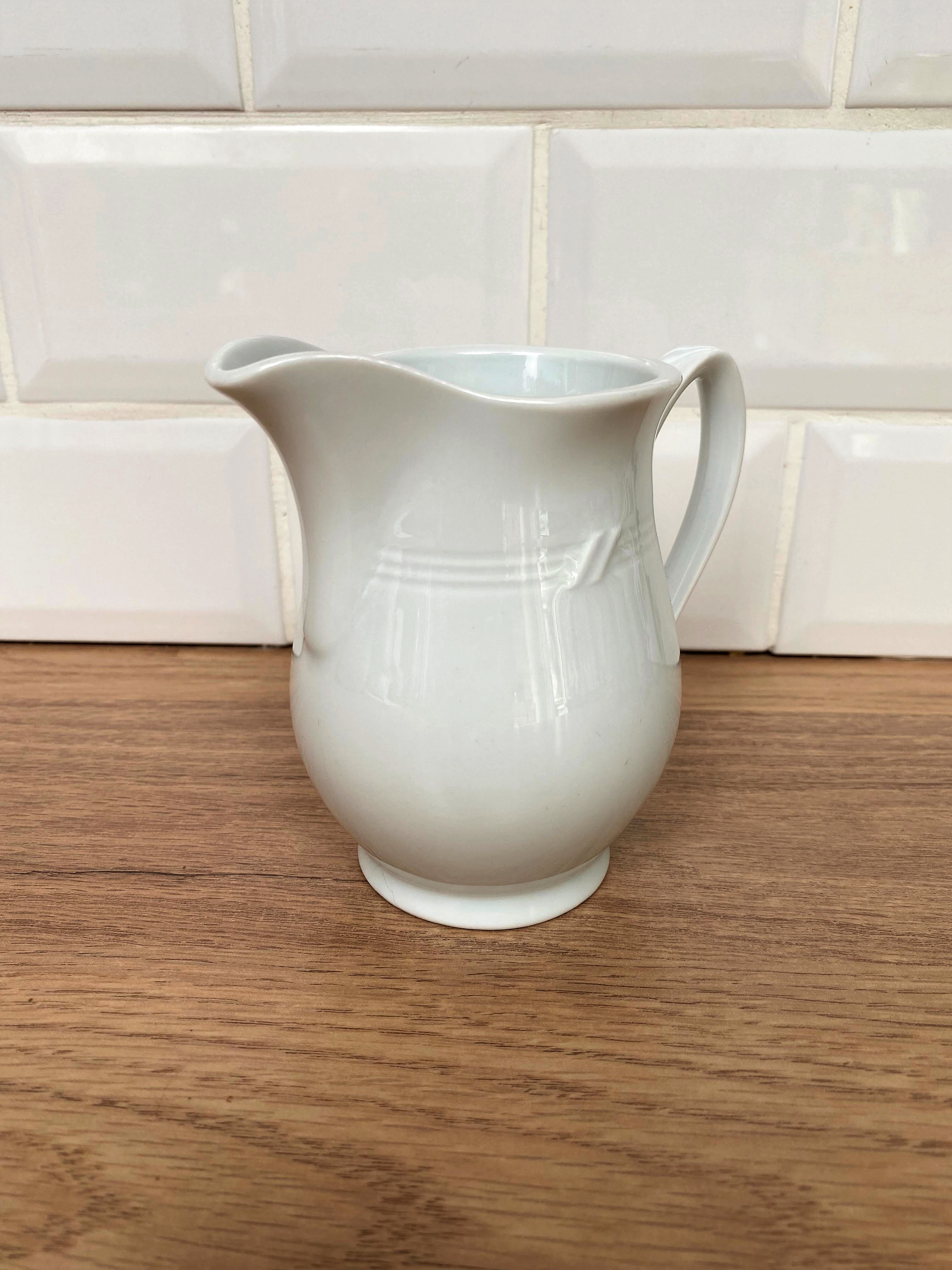 Porcelain milk pot