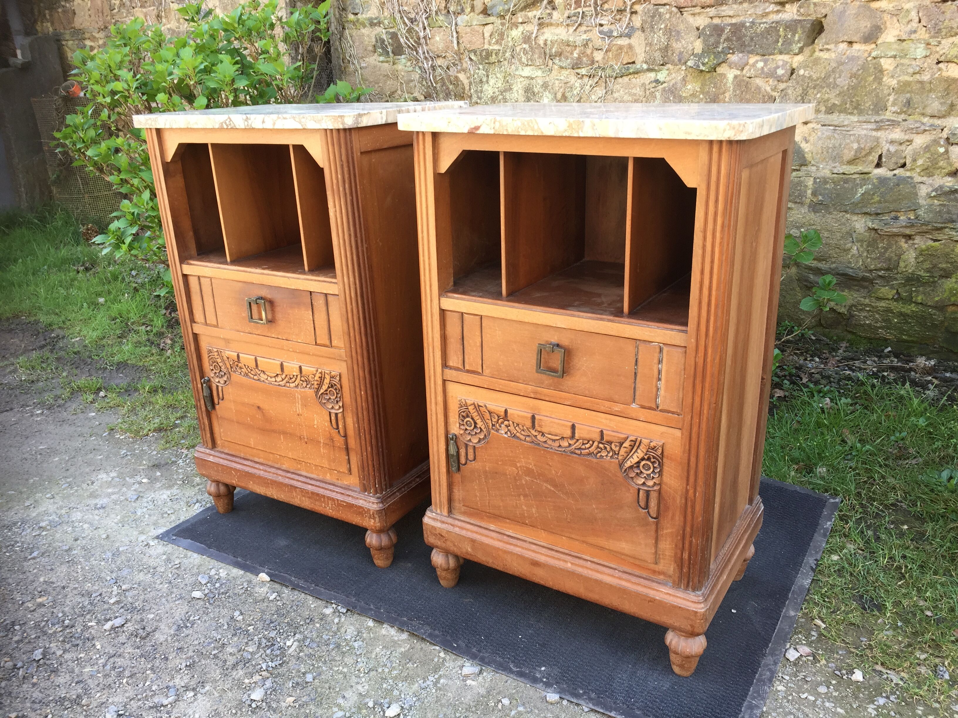 Tables de chevets vintage art deco en noyer