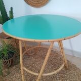 Table basse tripode en rotin relookée vintage