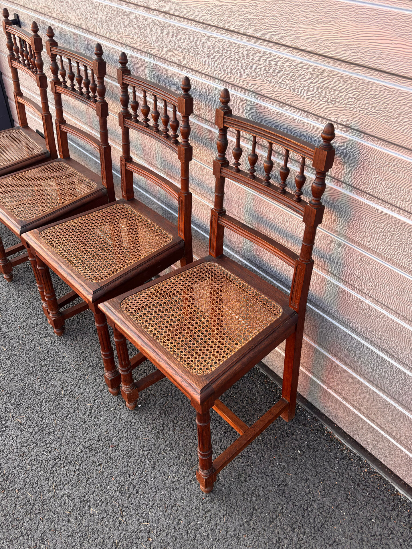 Set of 4 antique wooden and caned chairs – Henri II style