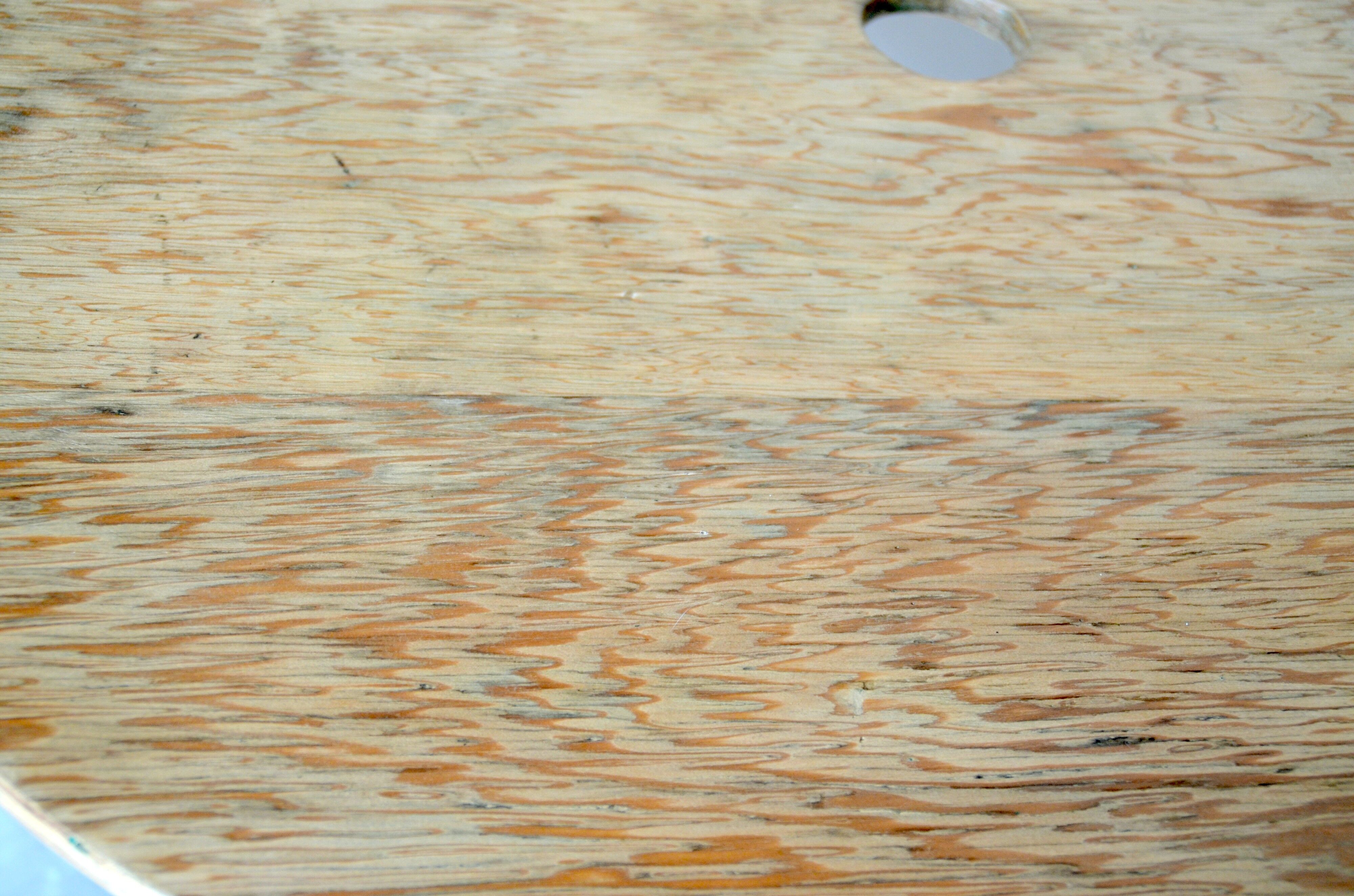 Coffee table tripod feet