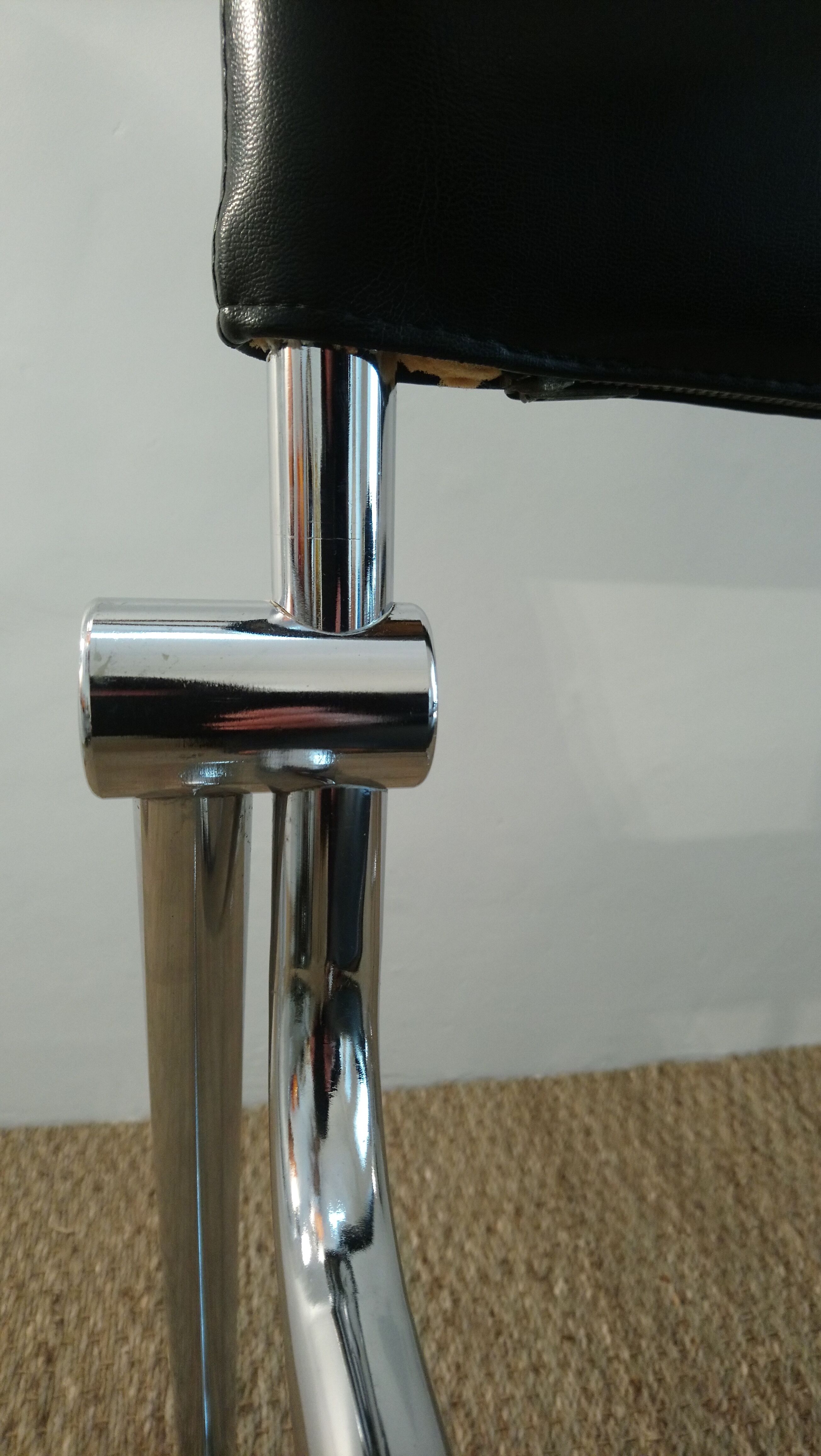 Set of 4 chairs black vintage chrome and leatherette