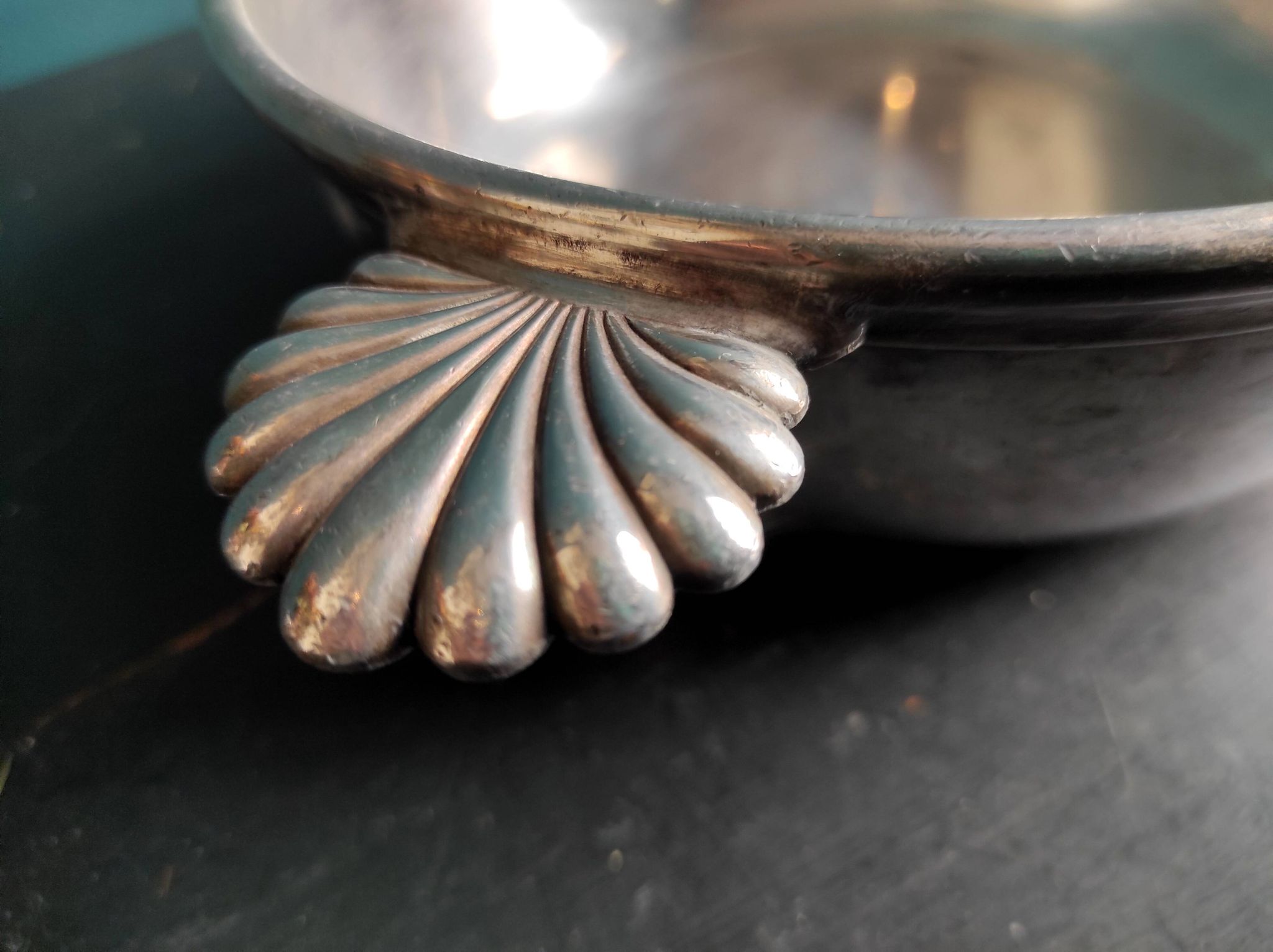 Set of two French silver plated serving plates, by Felix Frères orfèvrerie