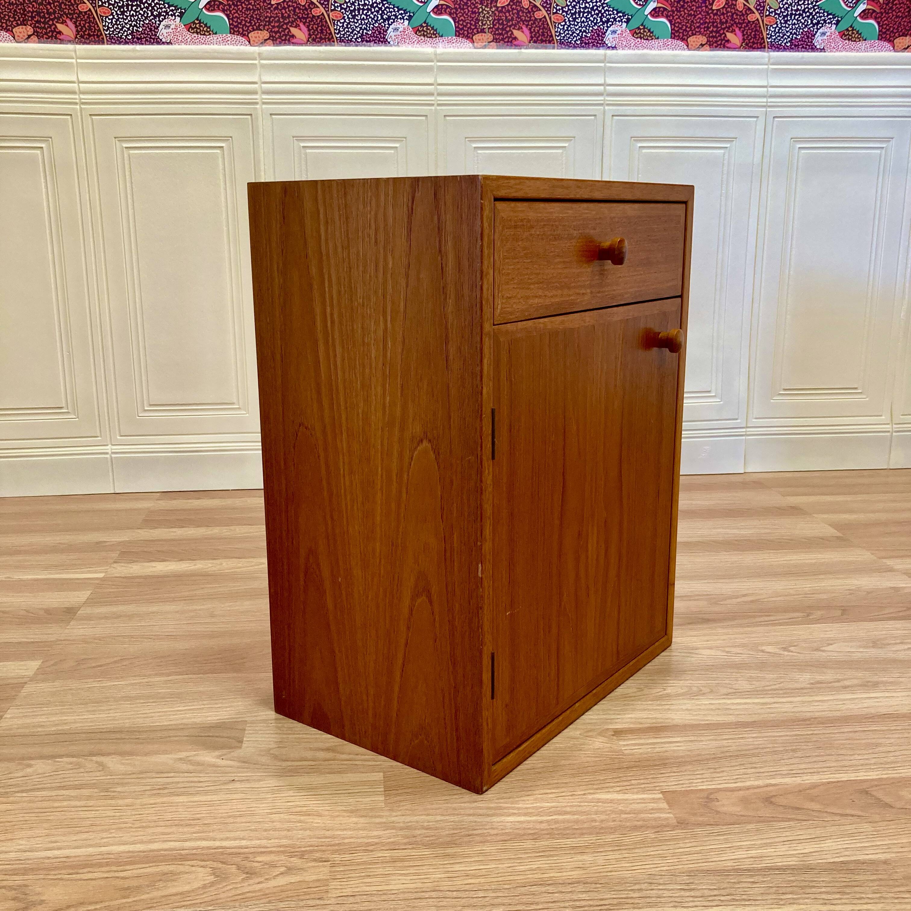 Hanging storage 1960 Scandinavian design.