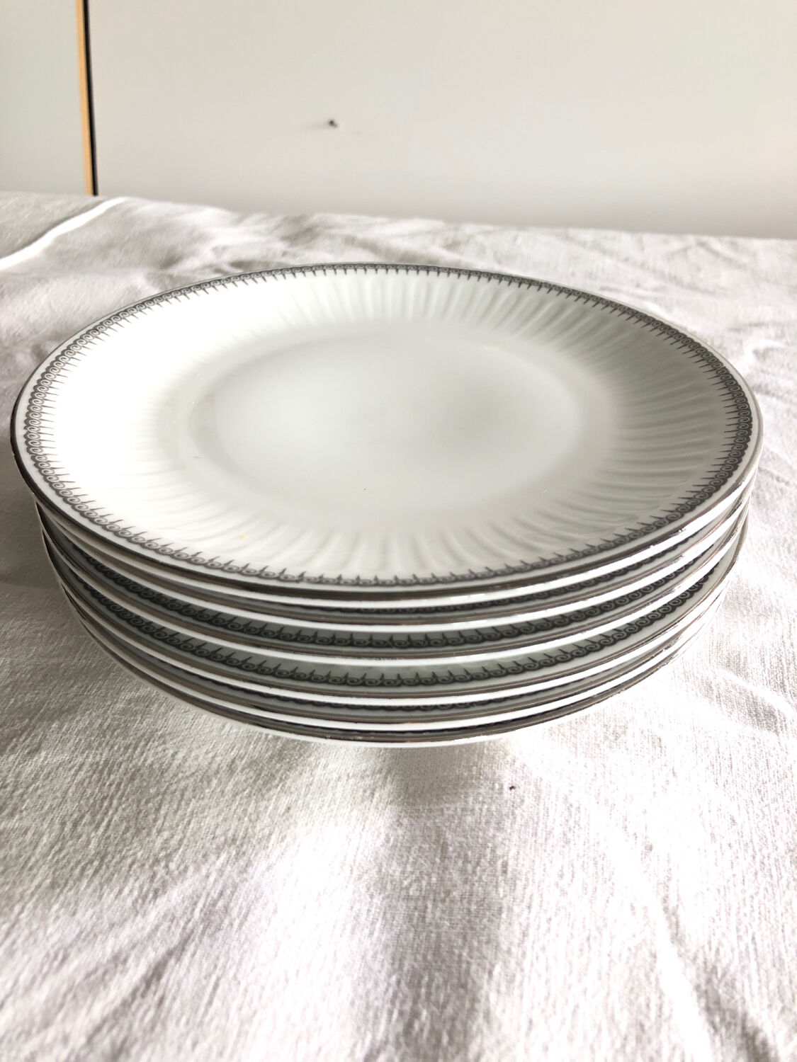 6 dessert plates with silver border in white porcelain
