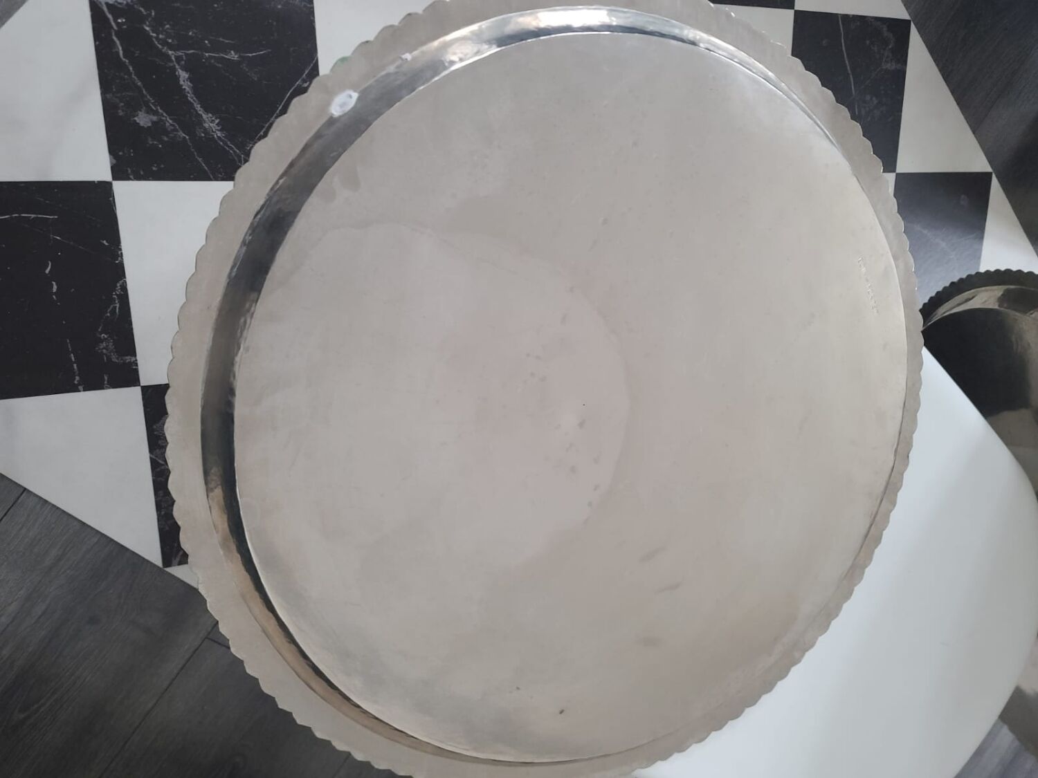 Silver-plated metal serving tray with chiseled finish #PLMR