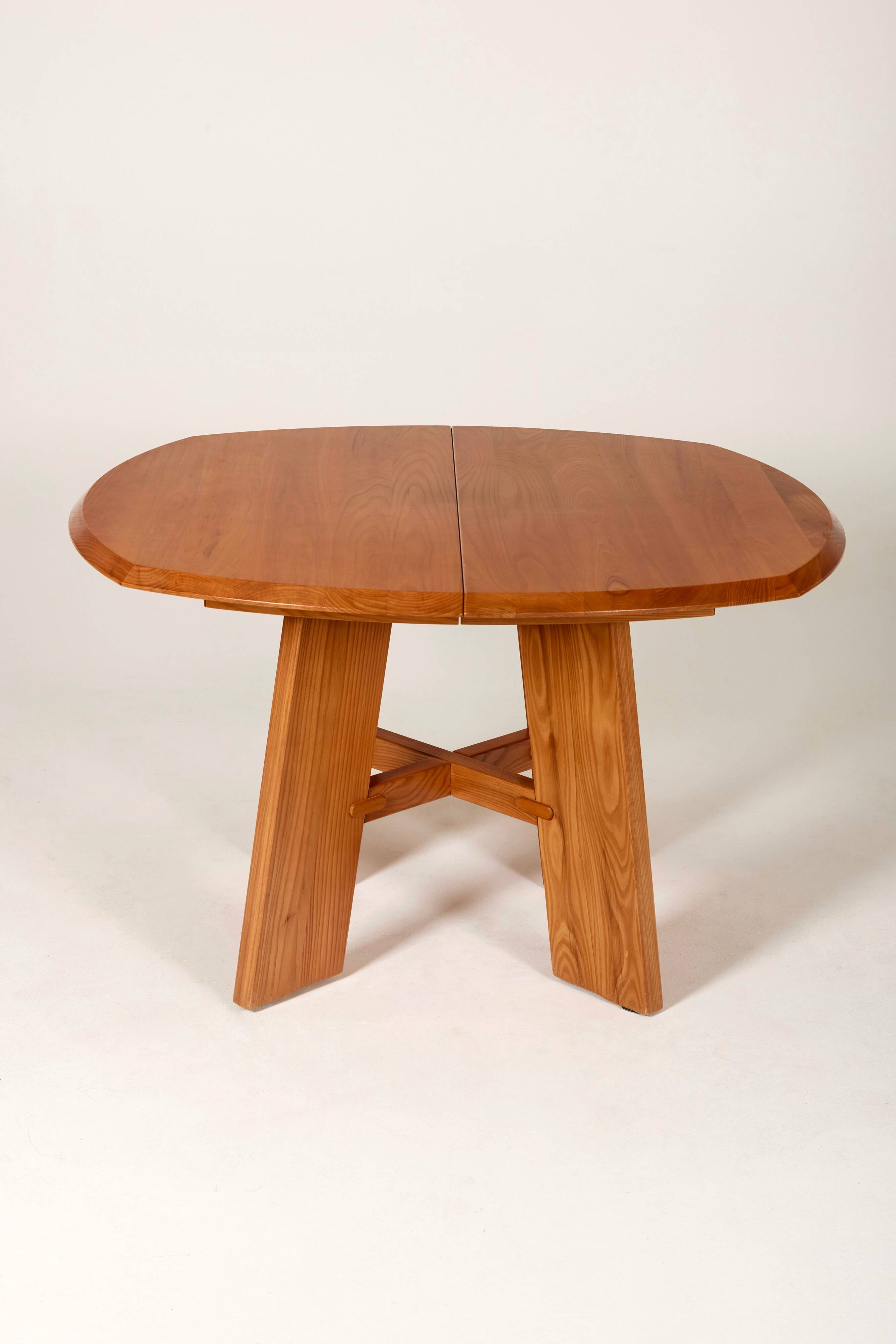 Table  de salle à manger en orme, 1970s