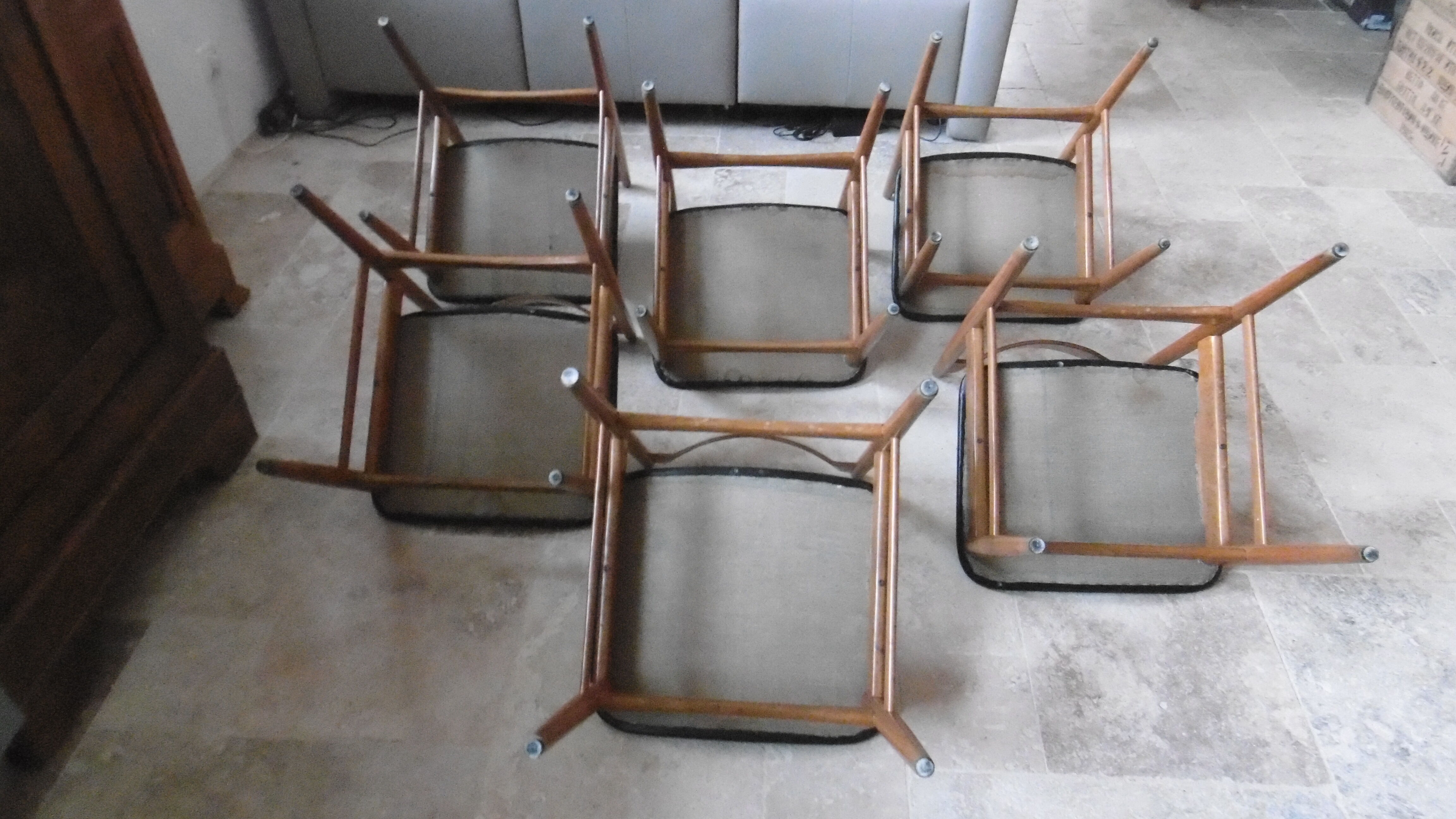 Table avec deux allonges et ses 6 chaises scandinave en teck des années 1970