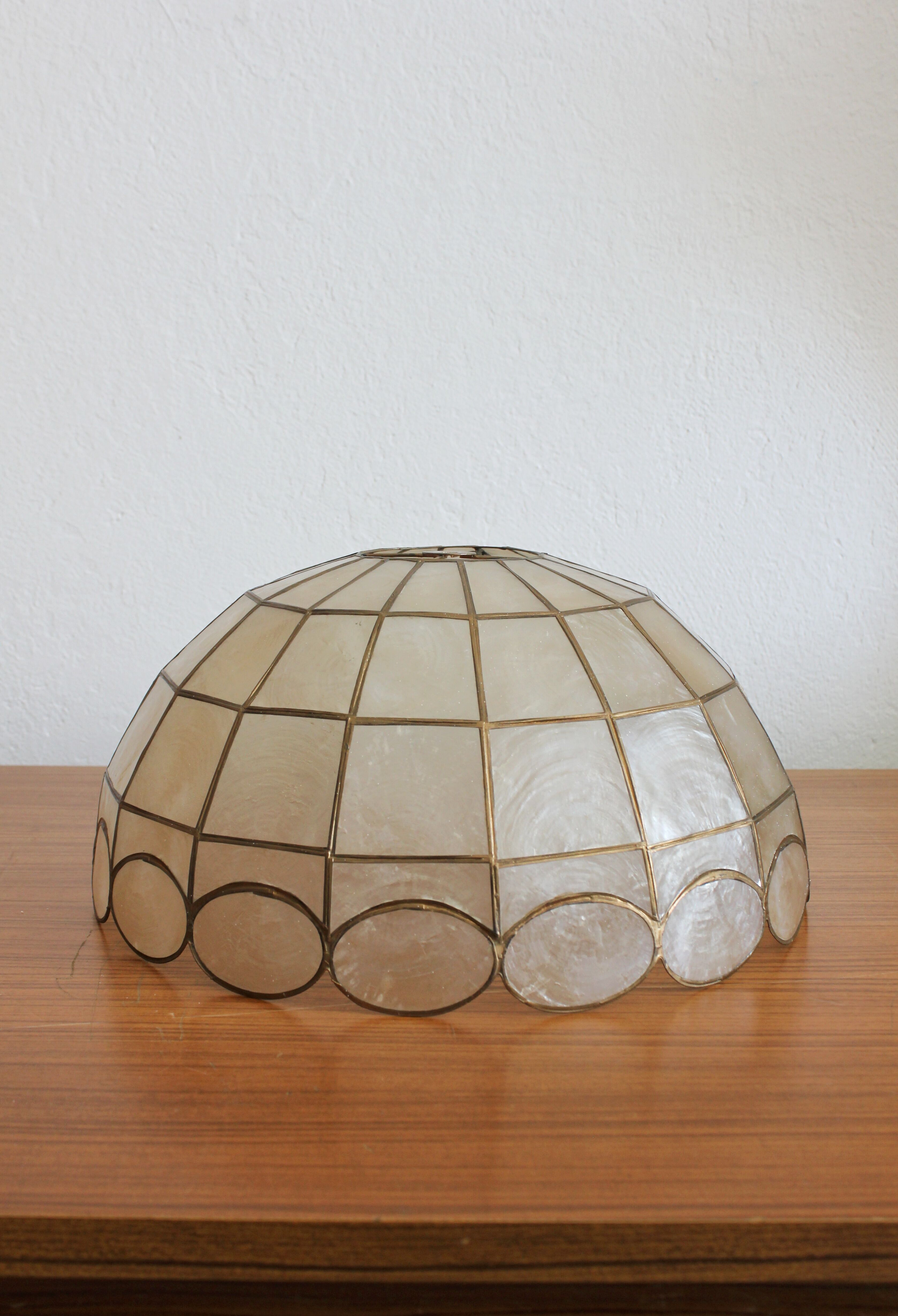 Chandelier pendant lamp in mother-of-pearl and vintage brass