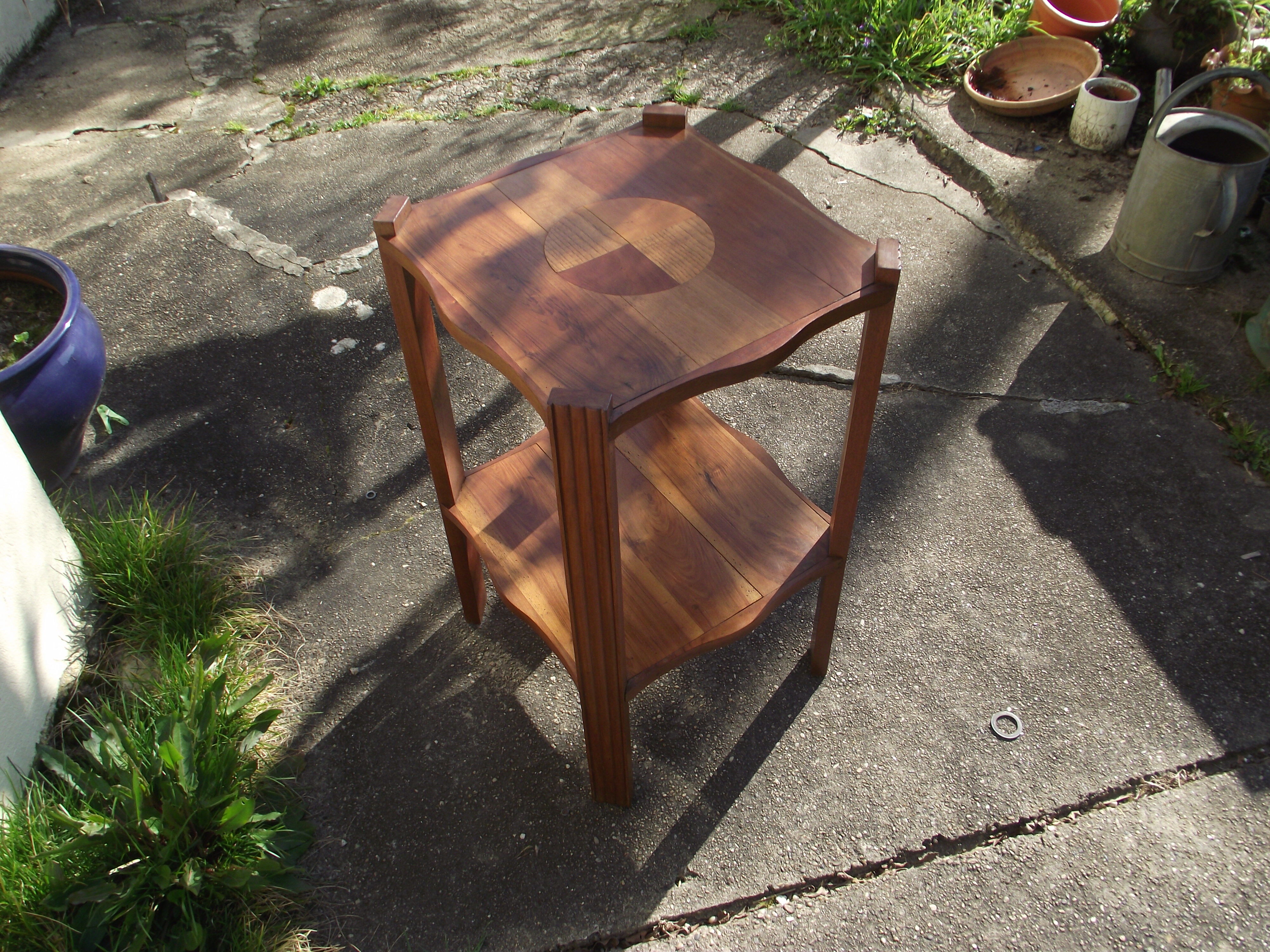 Gueridon Art Deco in fruit wood and mahogany