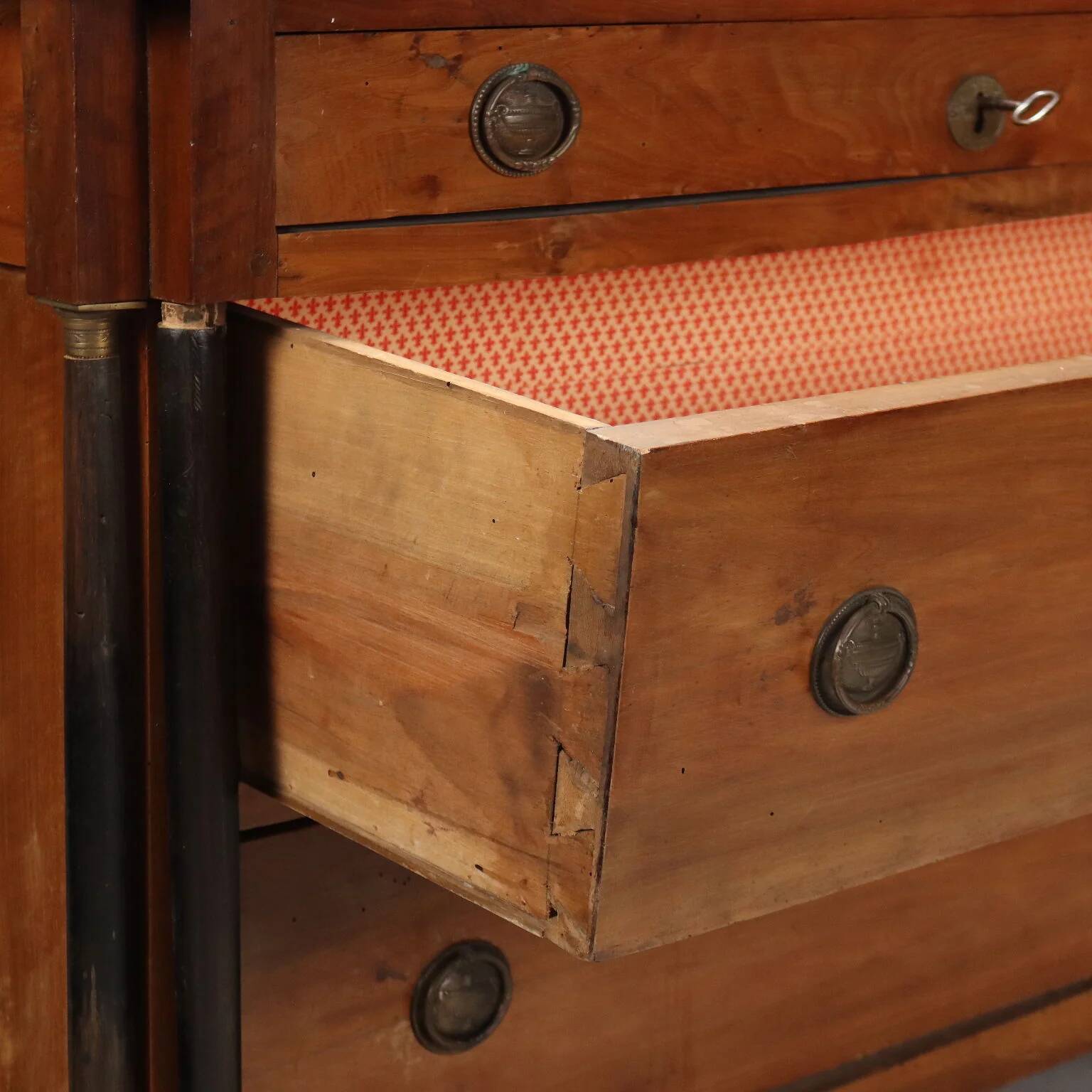 Commode Napoléon III en noyer - Italie fin XIXe siècle