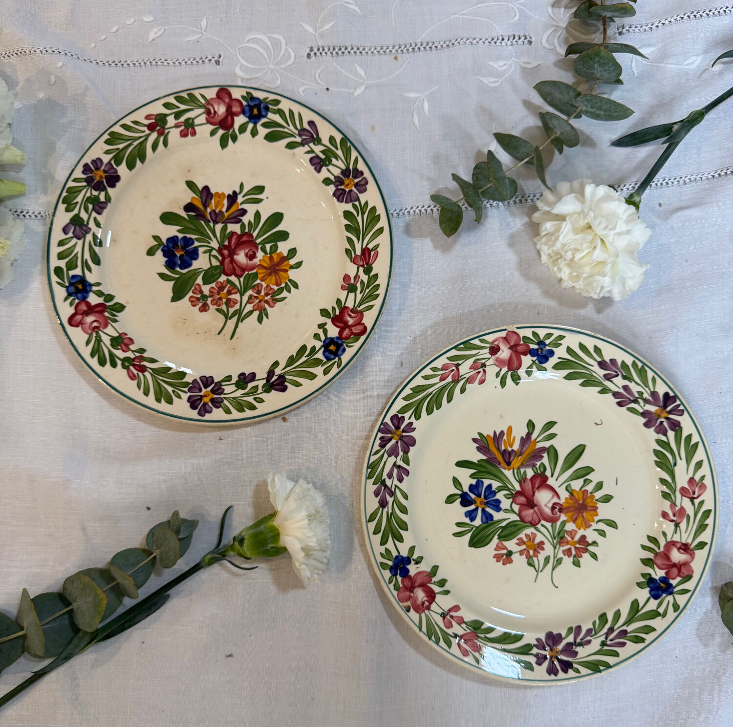 Lot of two Sarreguemines plates.