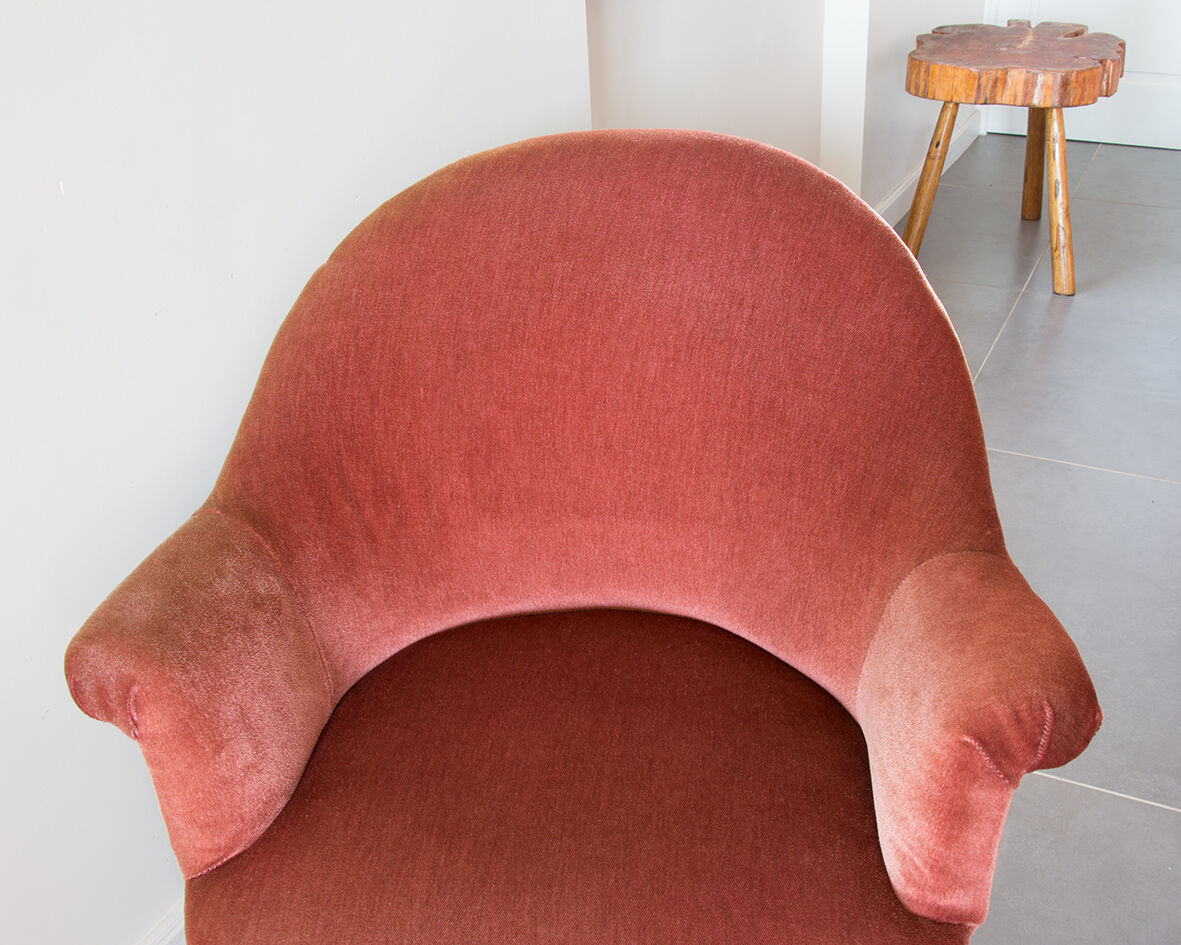 Old rose toad armchair