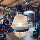 Prismatic glass suspension