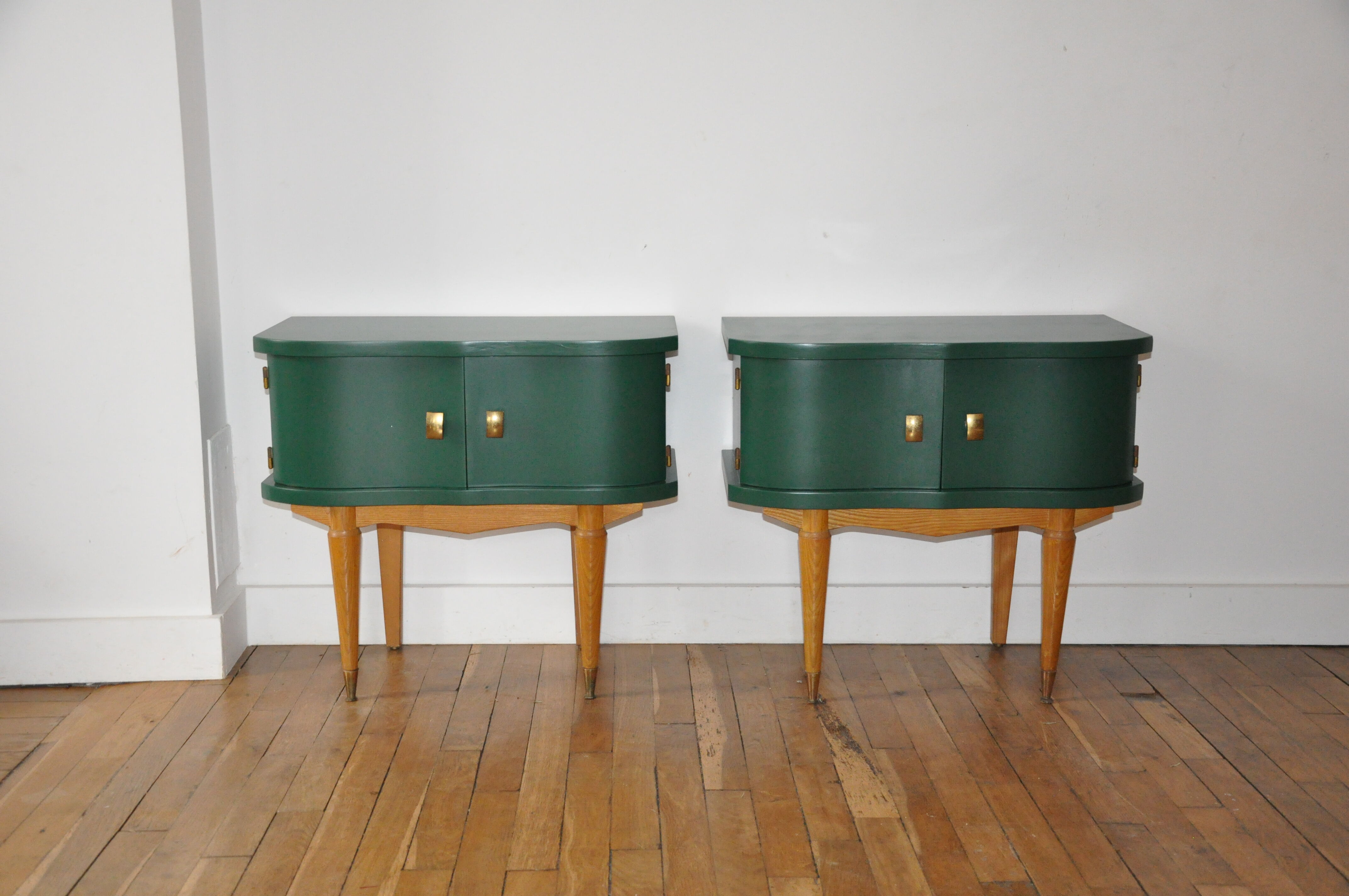 Paire de tables de chevet