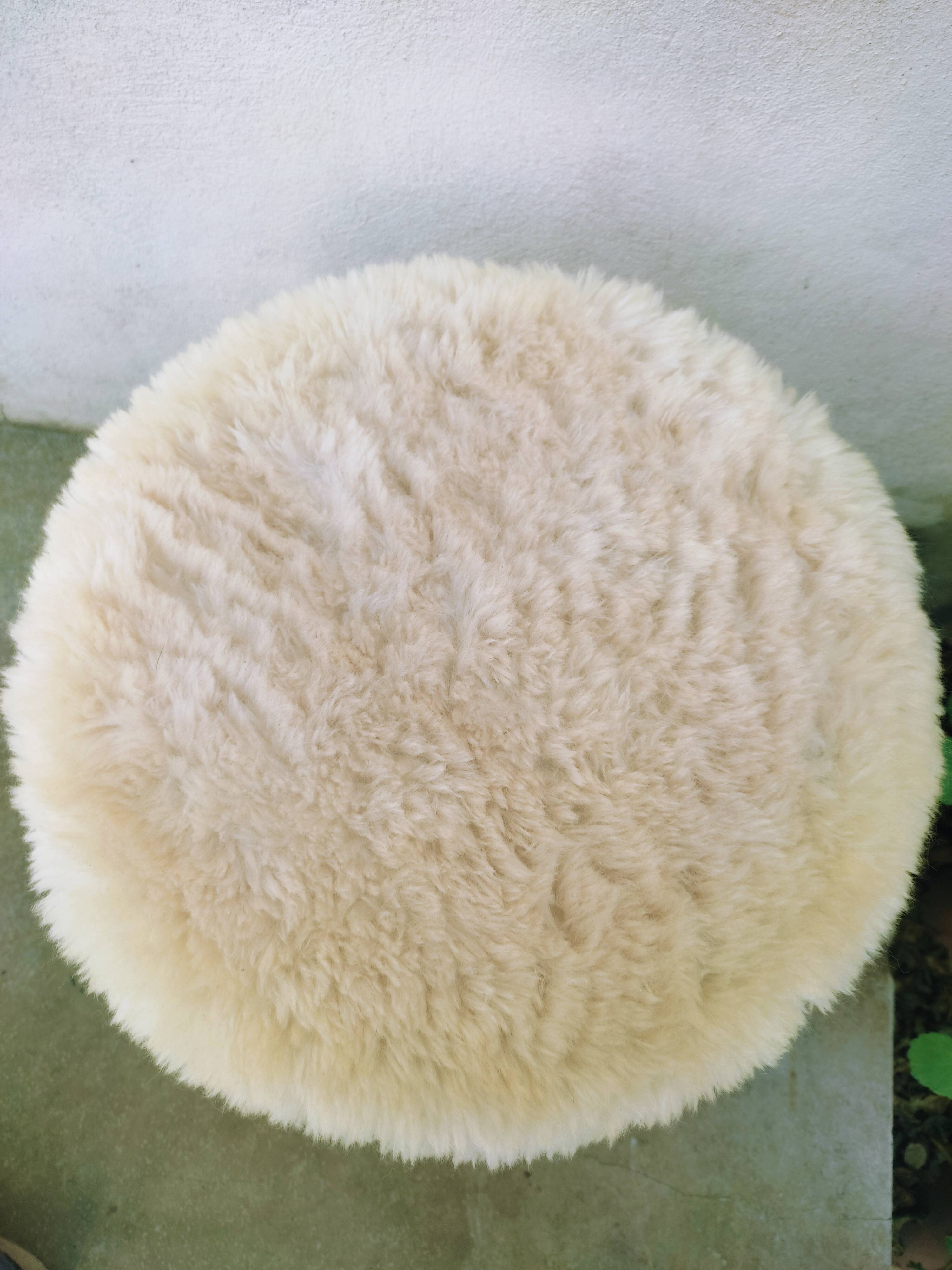 Synthetic fur stool with golden feet