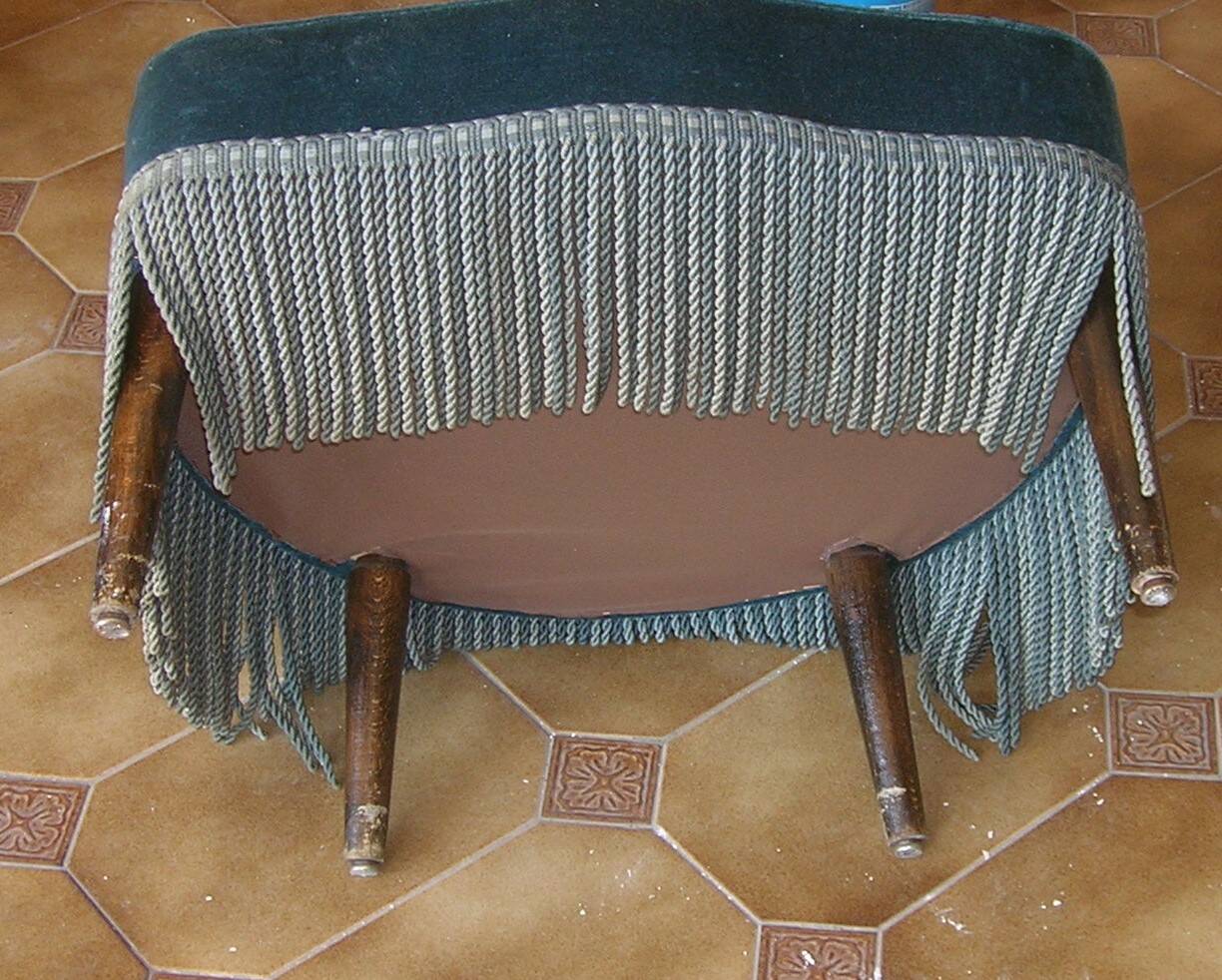 Fauteuil Crapaud en velours capitonné bleu acier