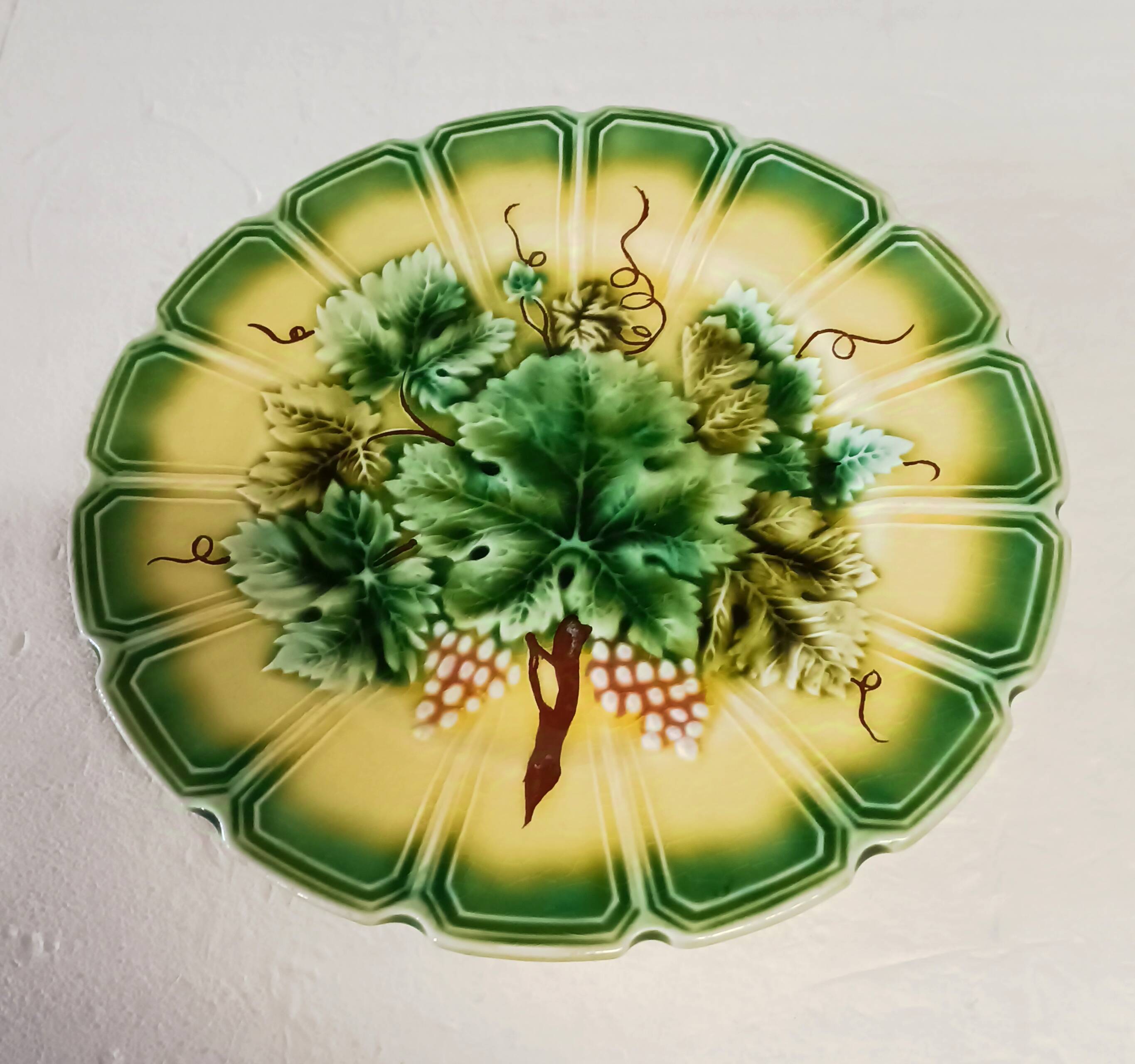 Sarreguemines barbotine plate