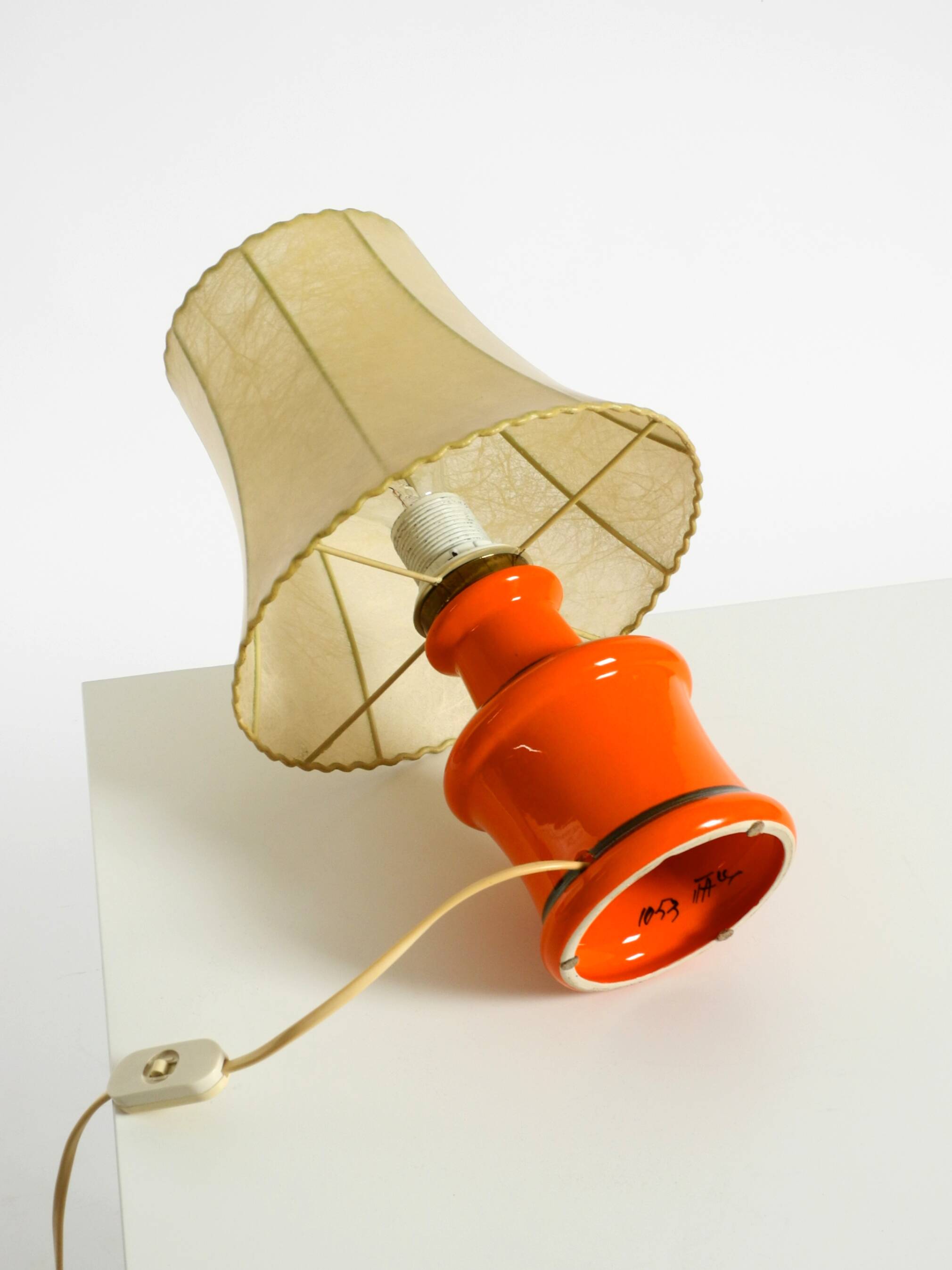Beautiful 1960s orange ceramic table lamp with Cocoon shade | Made in Italy