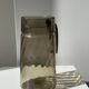 Carafe en verre fumée vintage striée