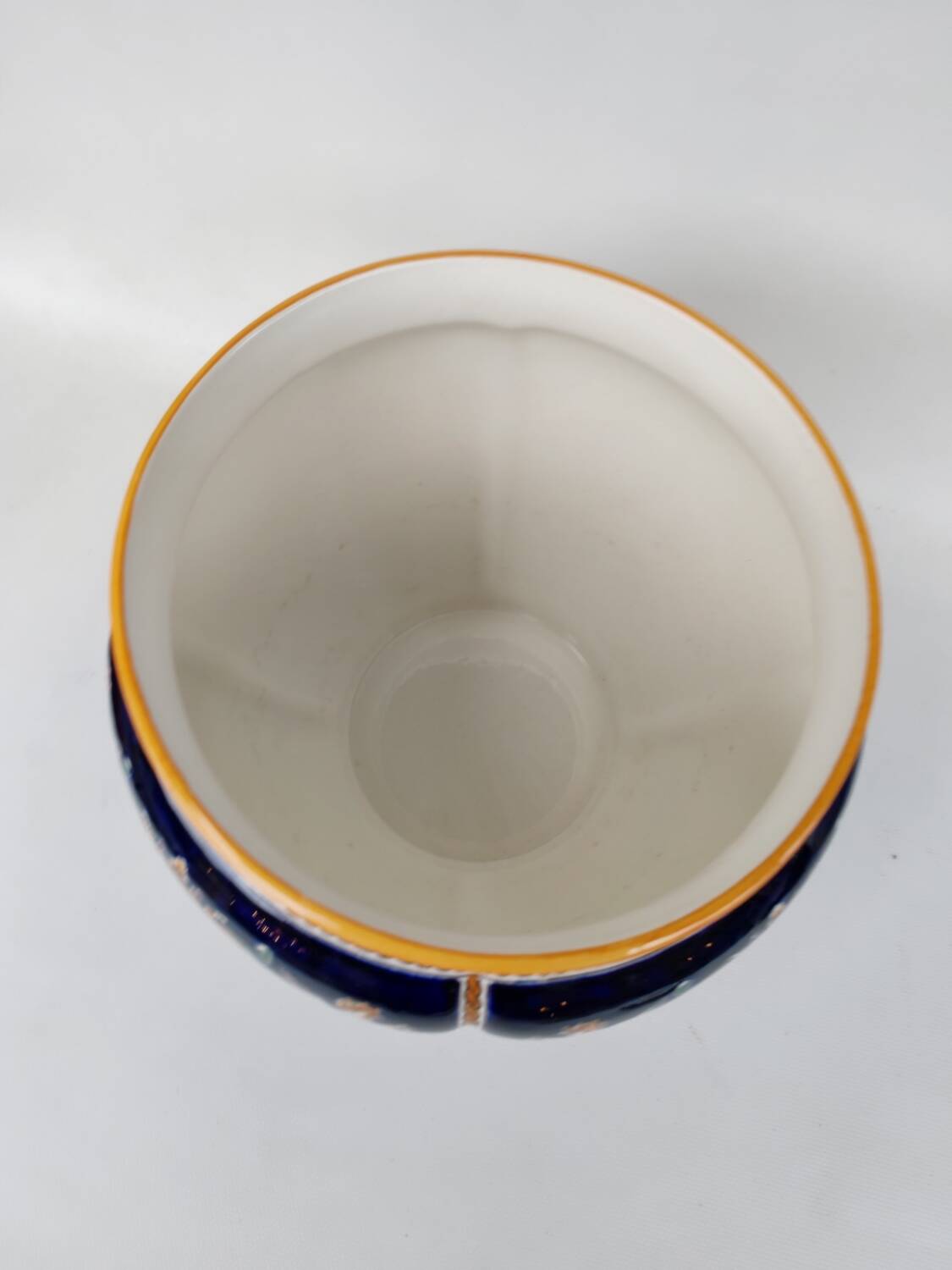 Earthenware cache pot from Gien, Renaissance model, 20th century.