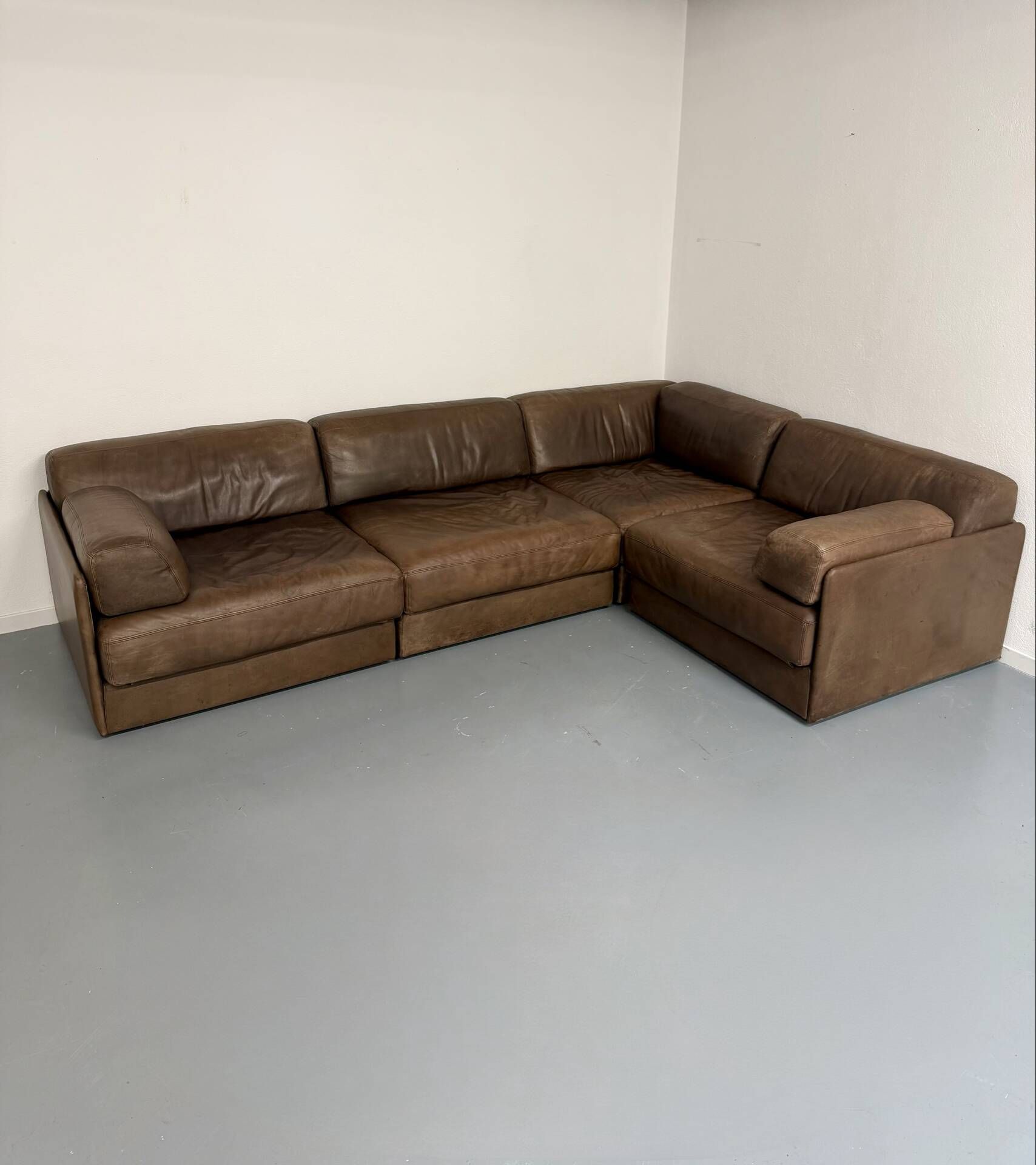 Modular corner sofa DS-76 in brown leather, designed by De Sede, 1980s.