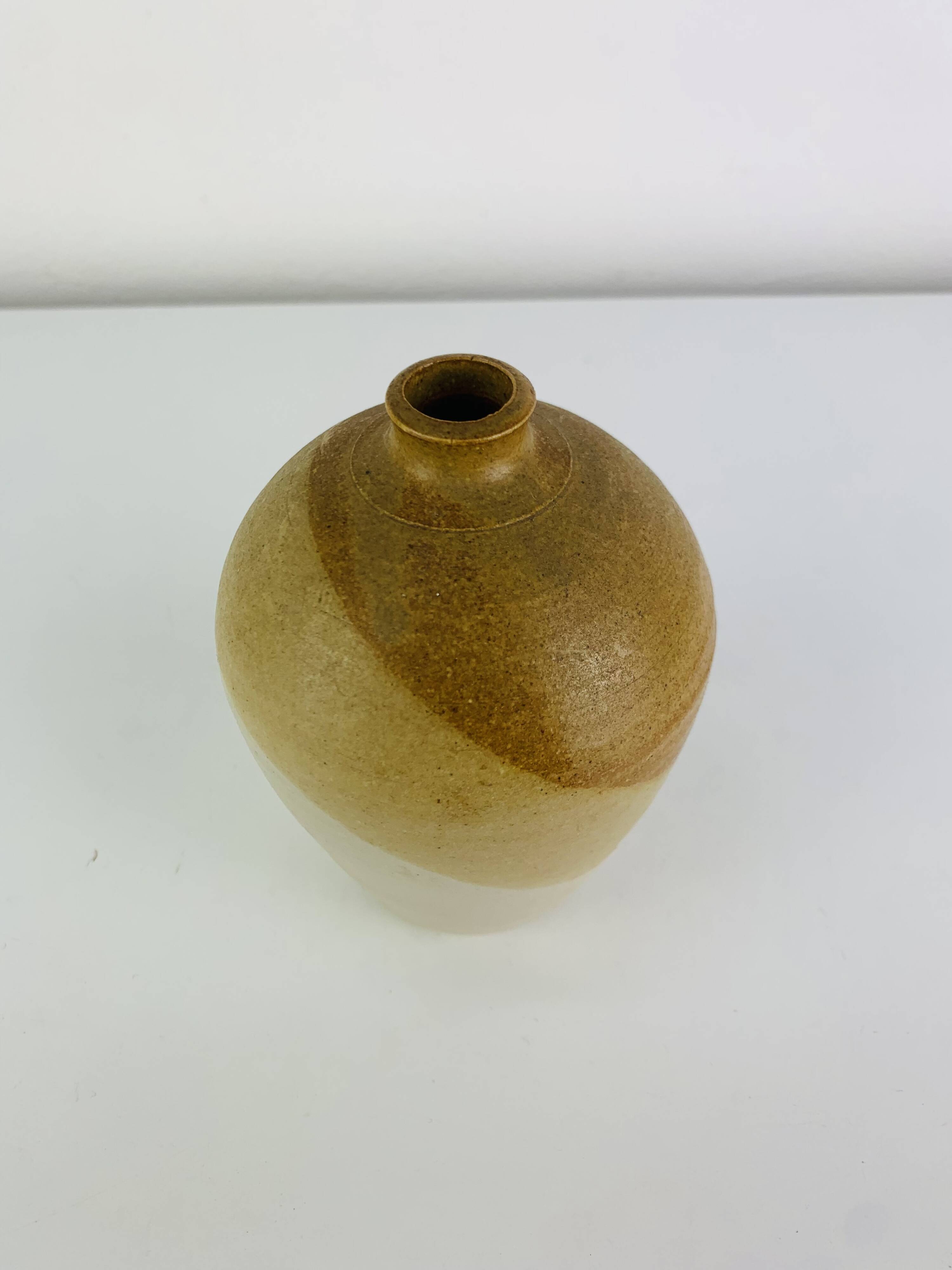 Stoneware vase with organic colours