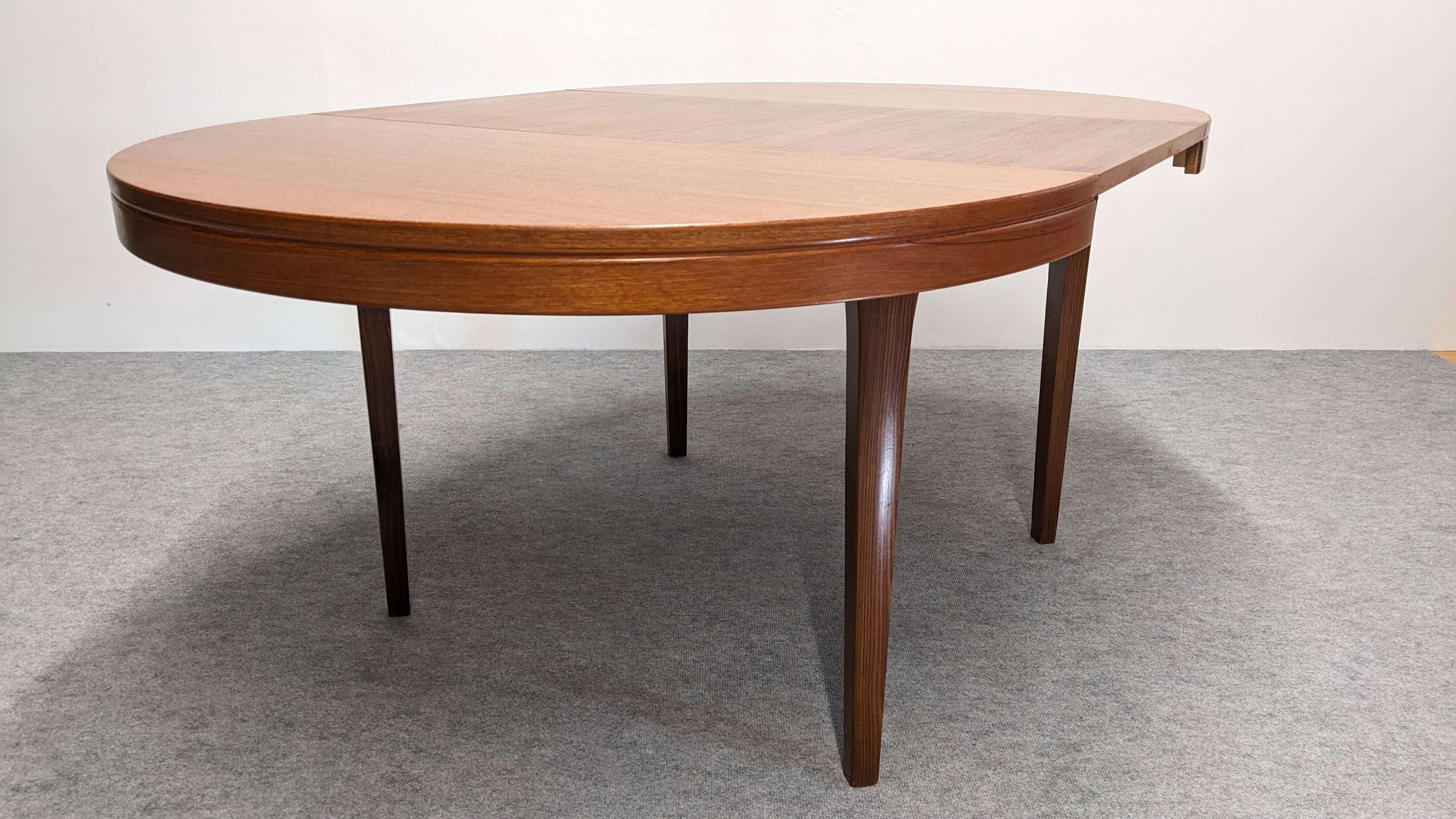 Table ronde extensible scandinave en teck années 60/70