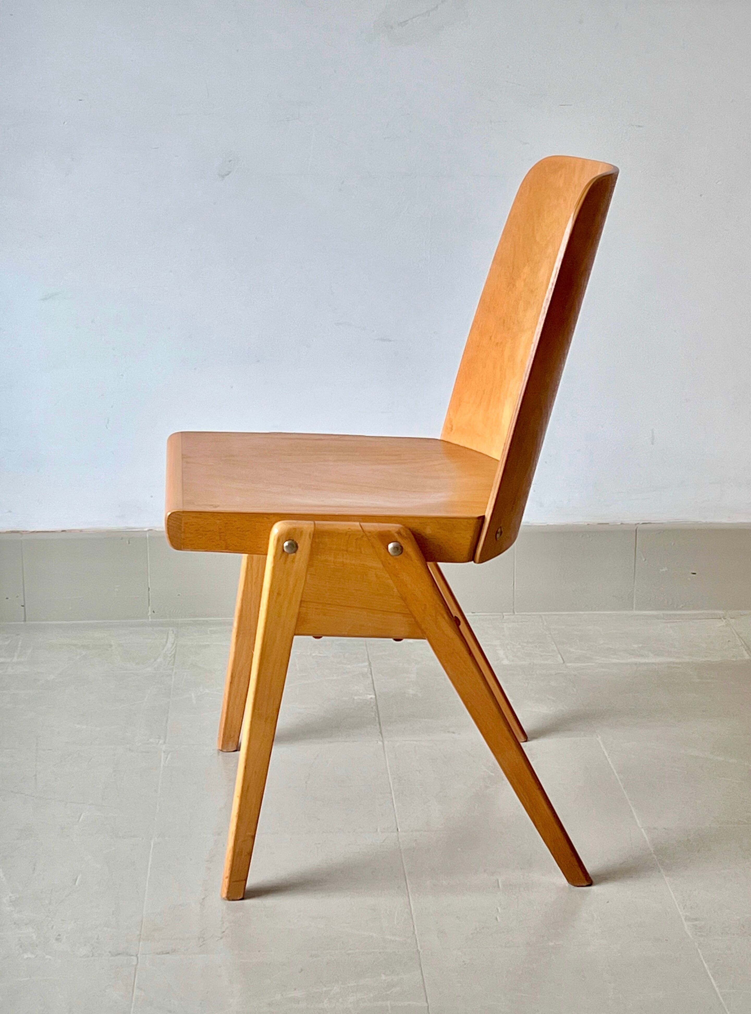 Series of 4 stackable chairs