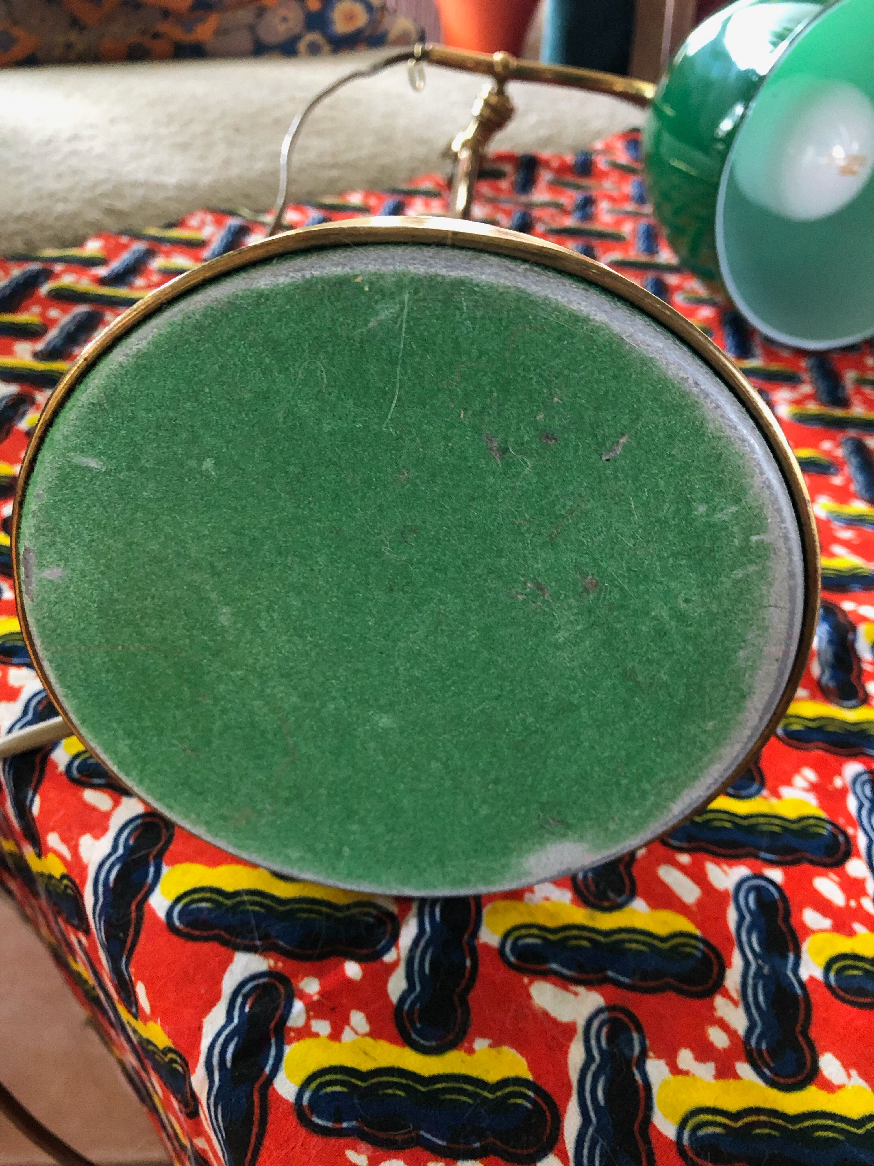 Desk lamp in brass and green opaline