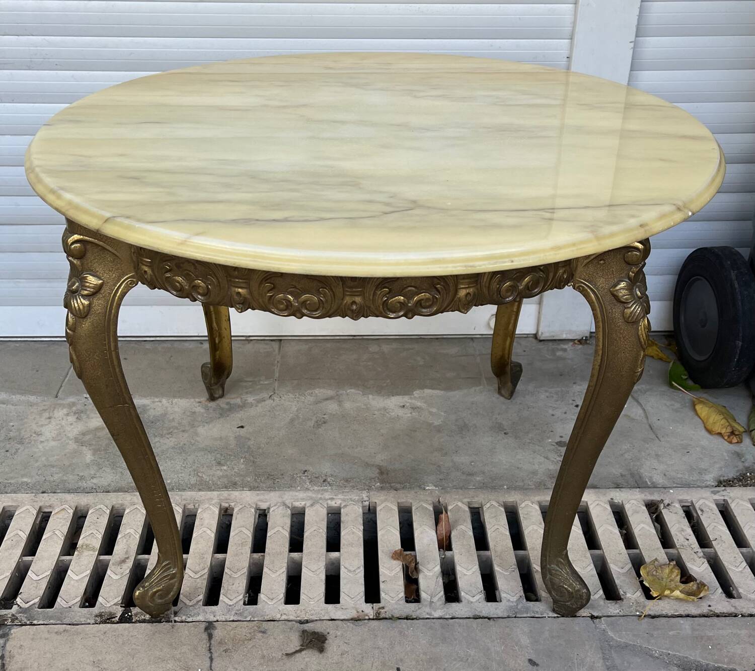 Table basse dessus marbre